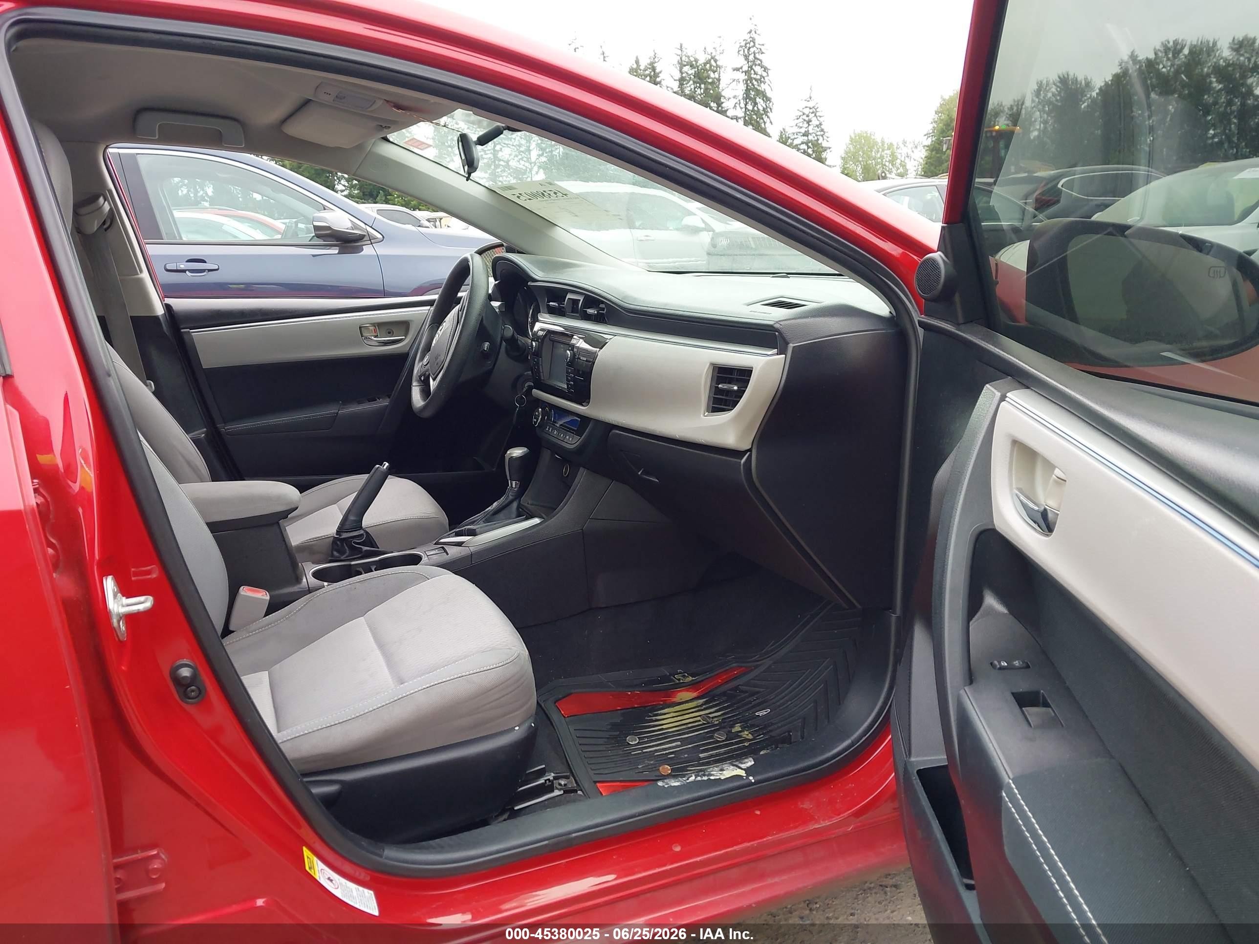 2015 Toyota Corolla Le Red vin: 5YFBURHE2FP257323