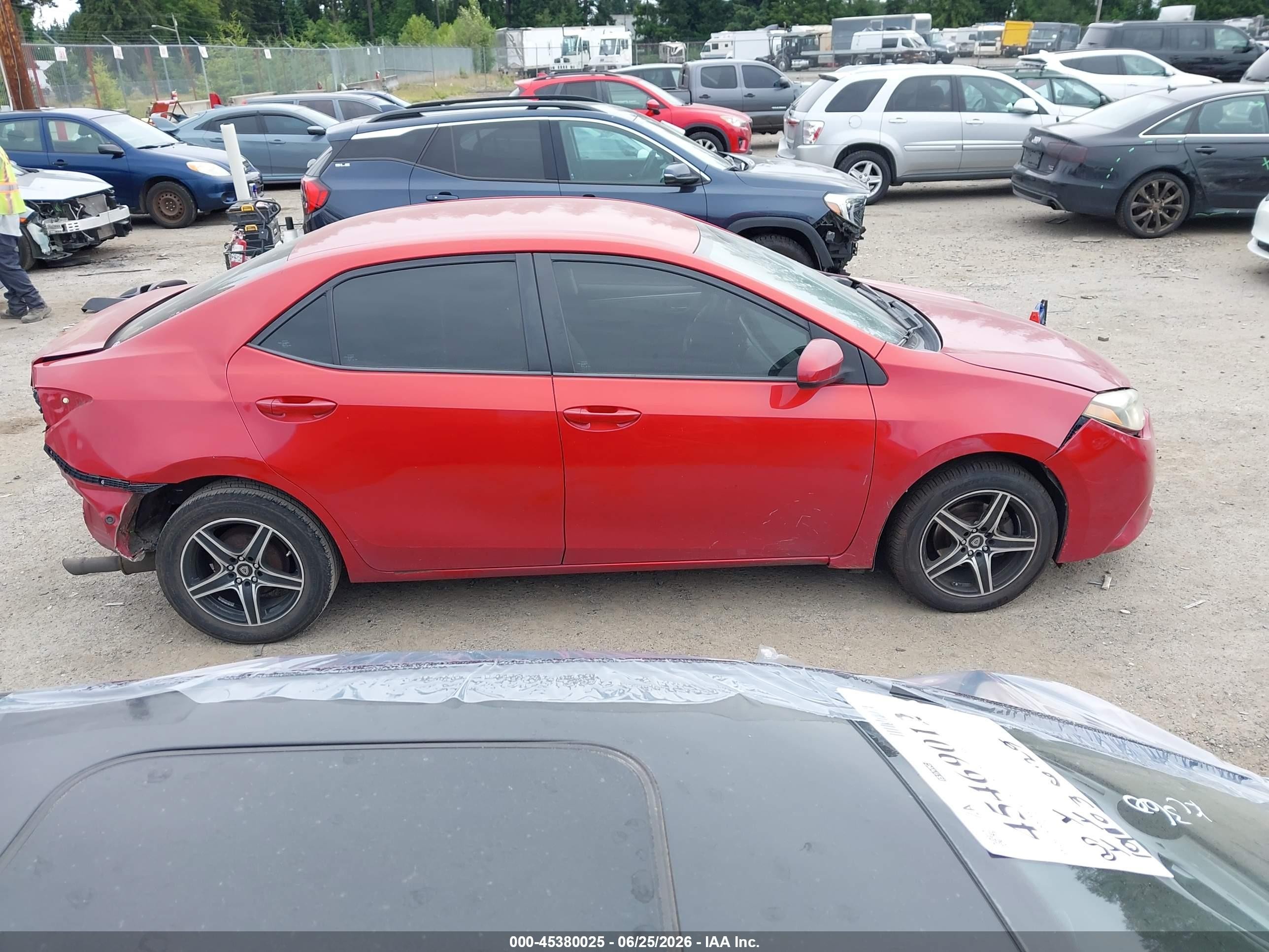 2015 Toyota Corolla Le Red vin: 5YFBURHE2FP257323