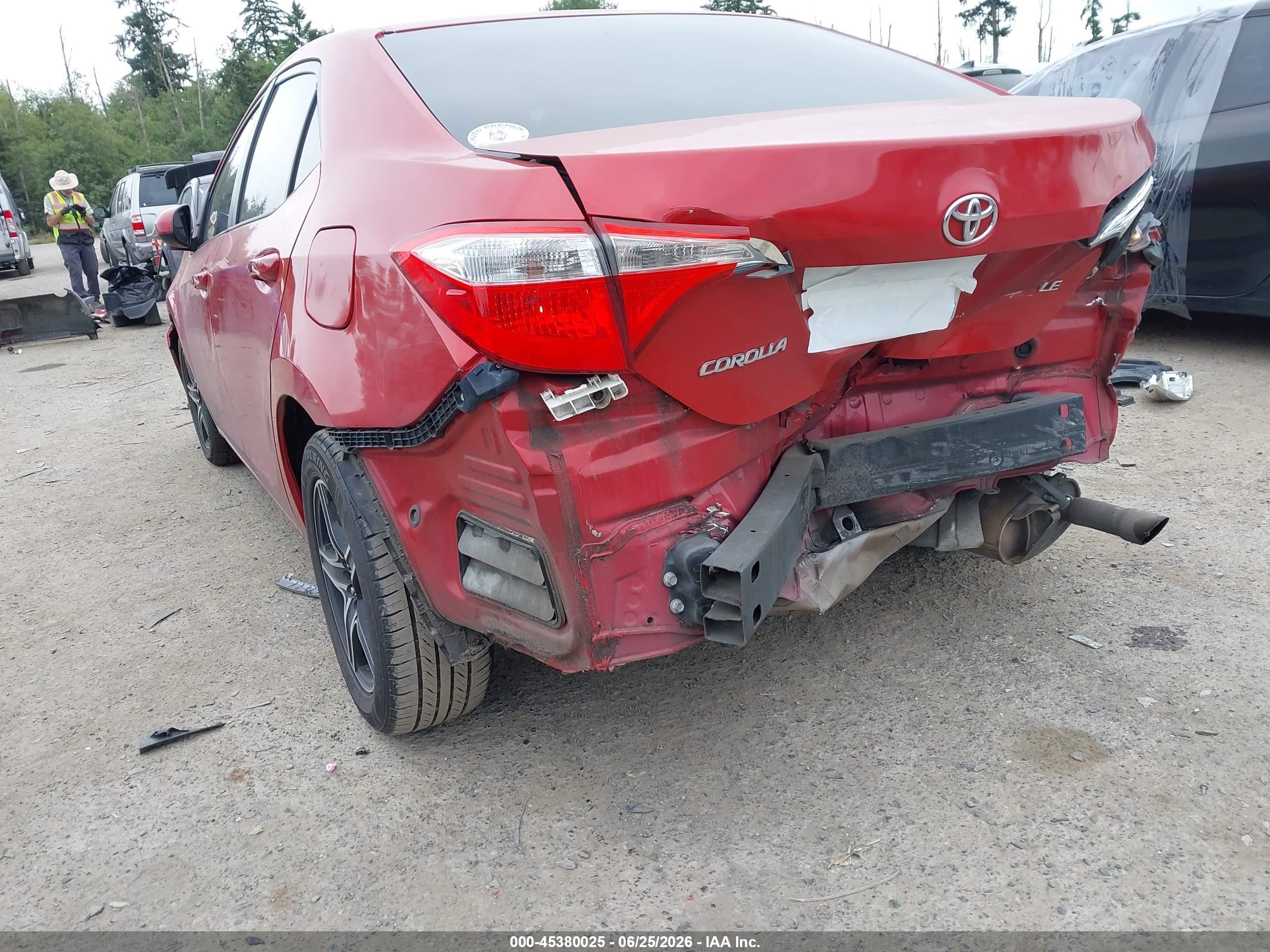 2015 Toyota Corolla Le Red vin: 5YFBURHE2FP257323