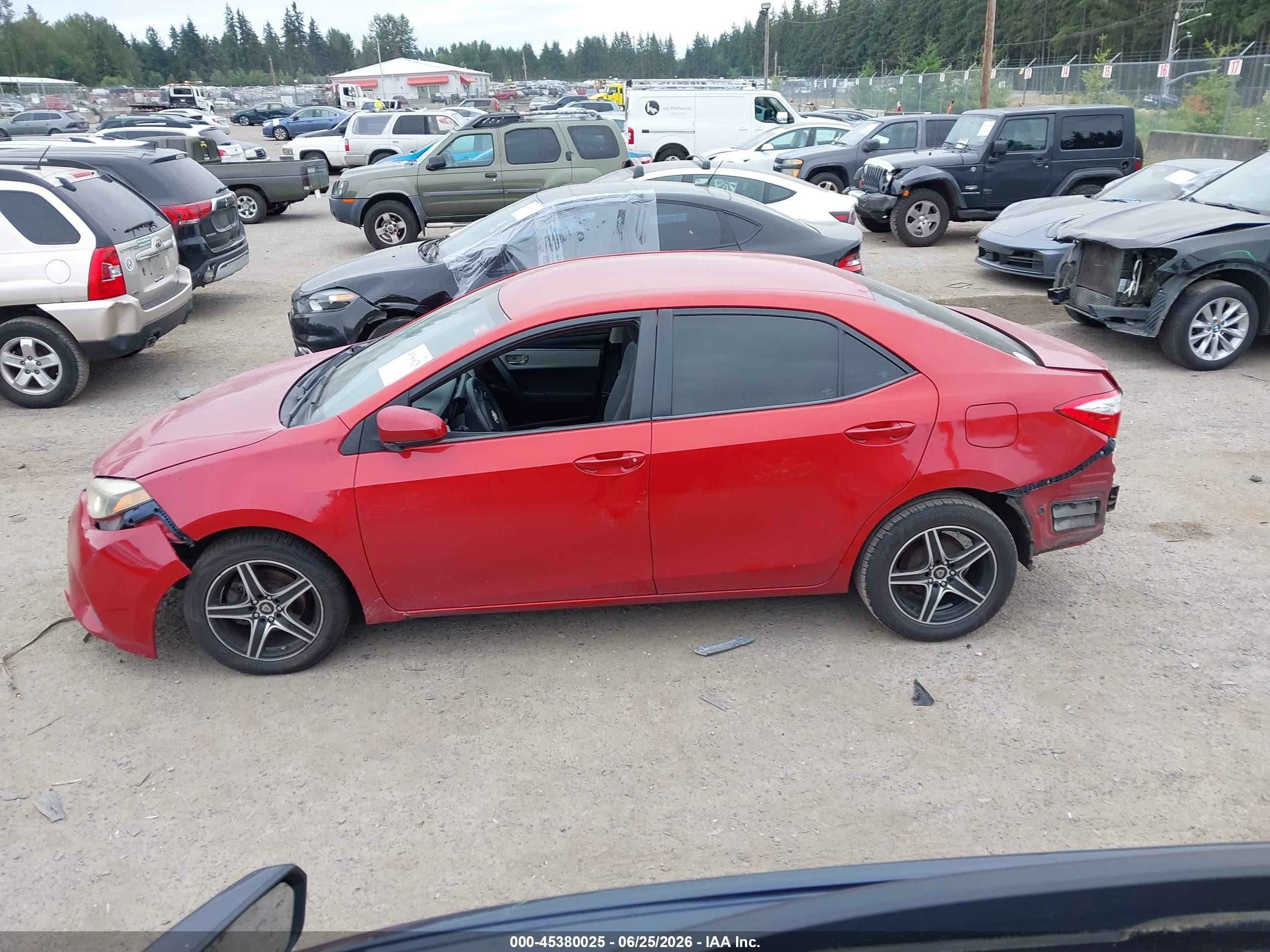 2015 Toyota Corolla Le Red vin: 5YFBURHE2FP257323