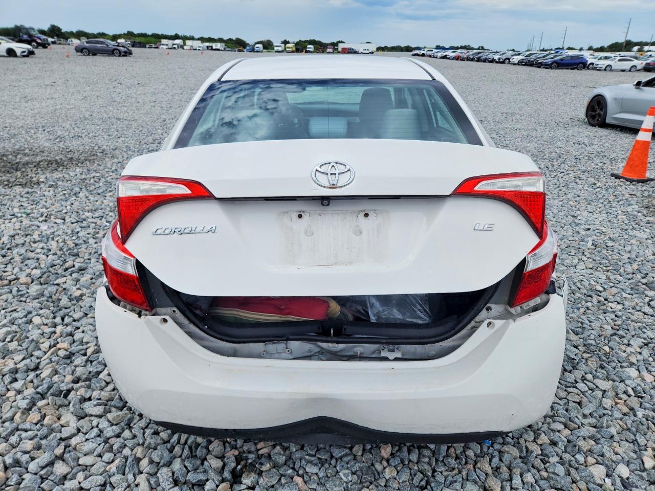 2015 Toyota Corolla Le Белый vin: 5YFBURHE2FP276664