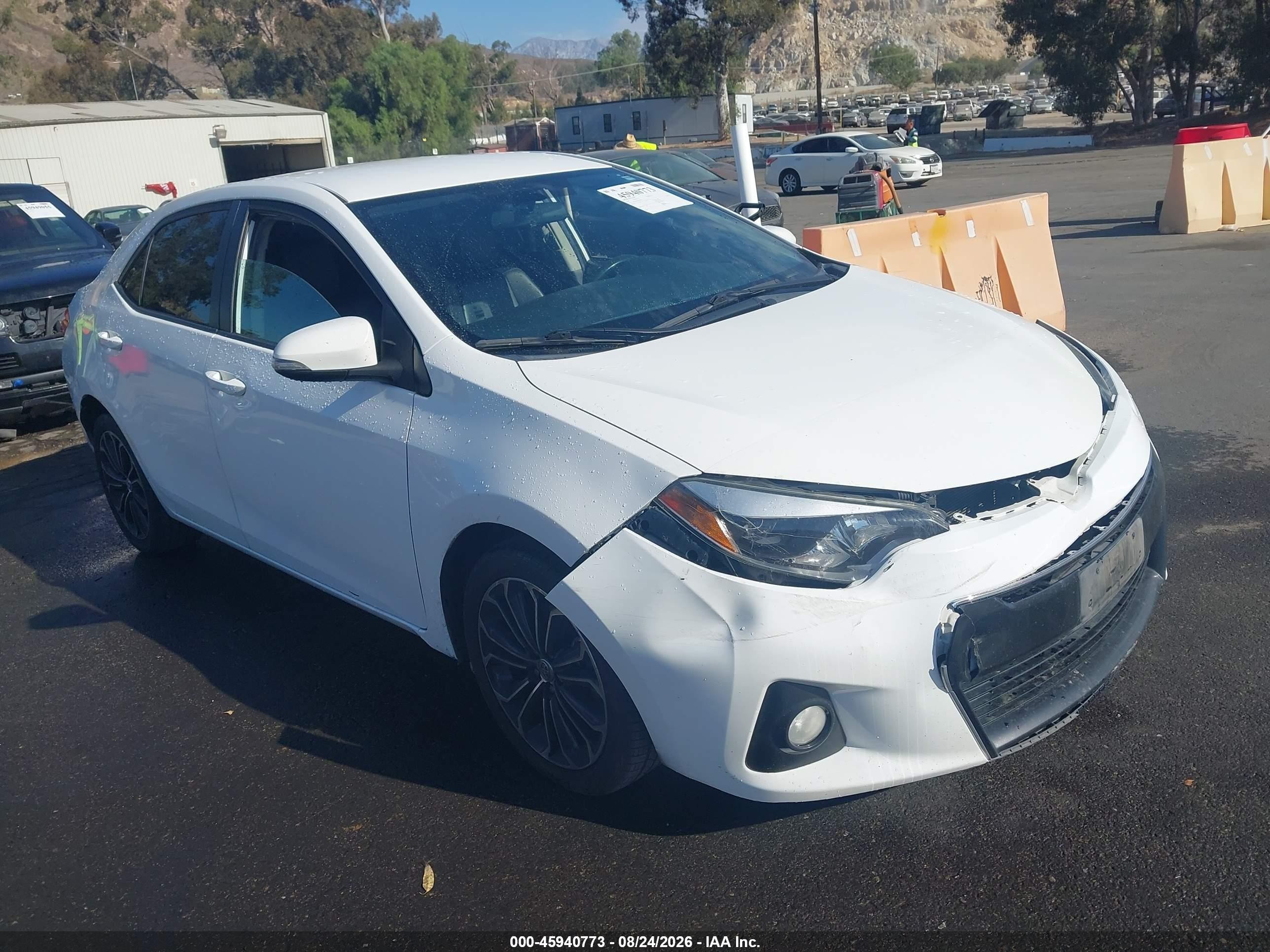 2015 Toyota Corolla S Plus White vin: 5YFBURHE2FP280567