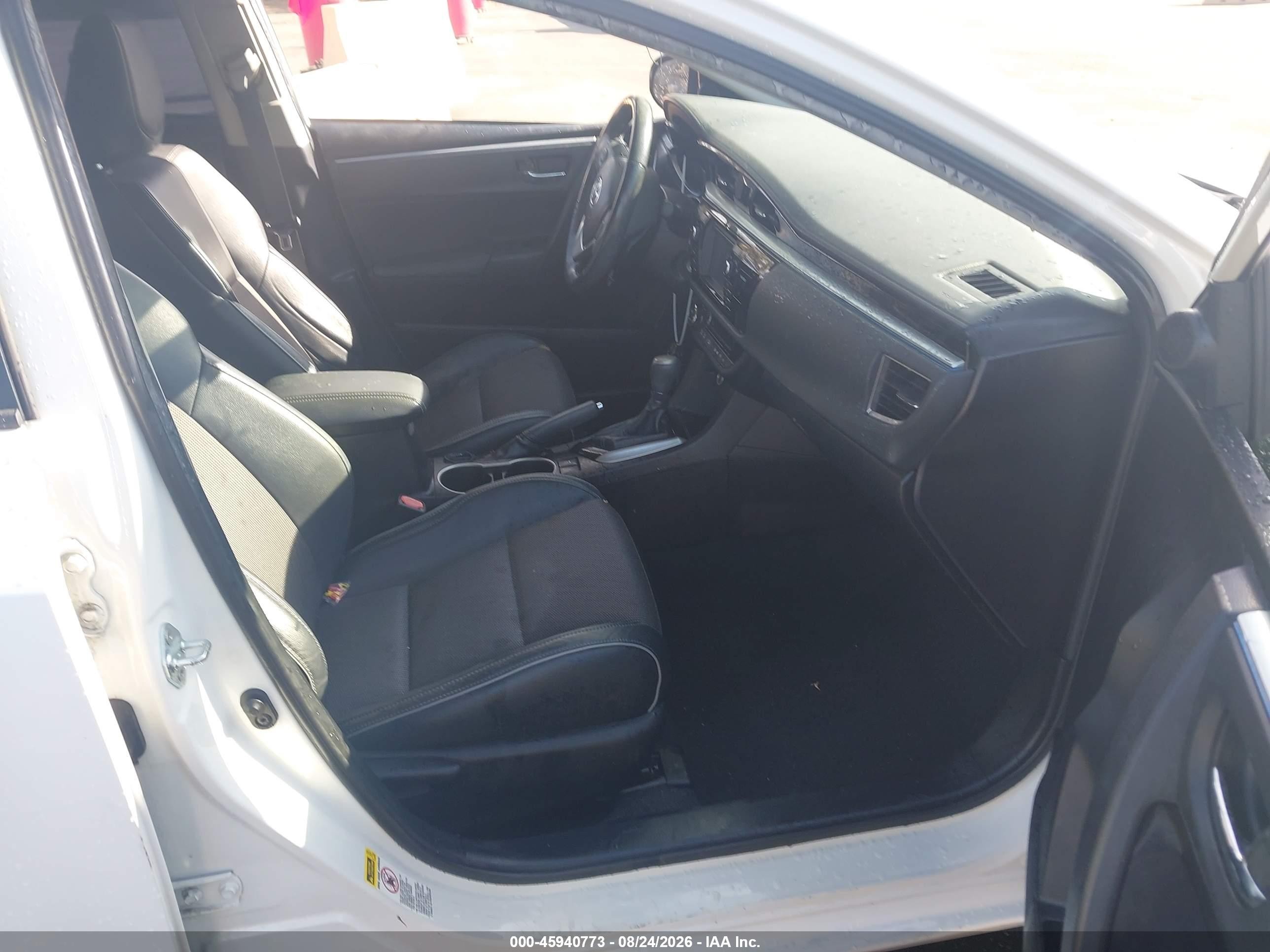 2015 Toyota Corolla S Plus White vin: 5YFBURHE2FP280567