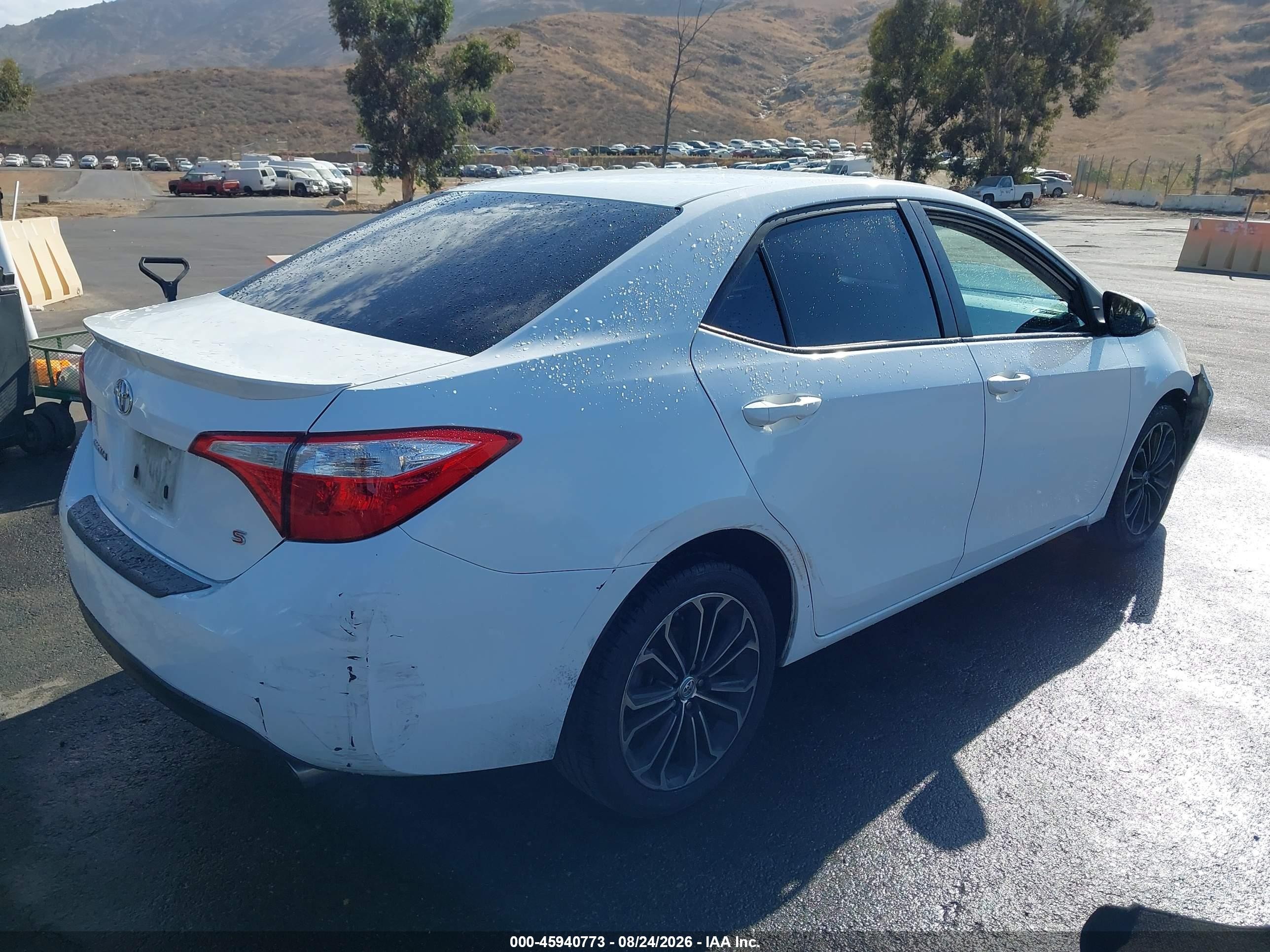 2015 Toyota Corolla S Plus White vin: 5YFBURHE2FP280567