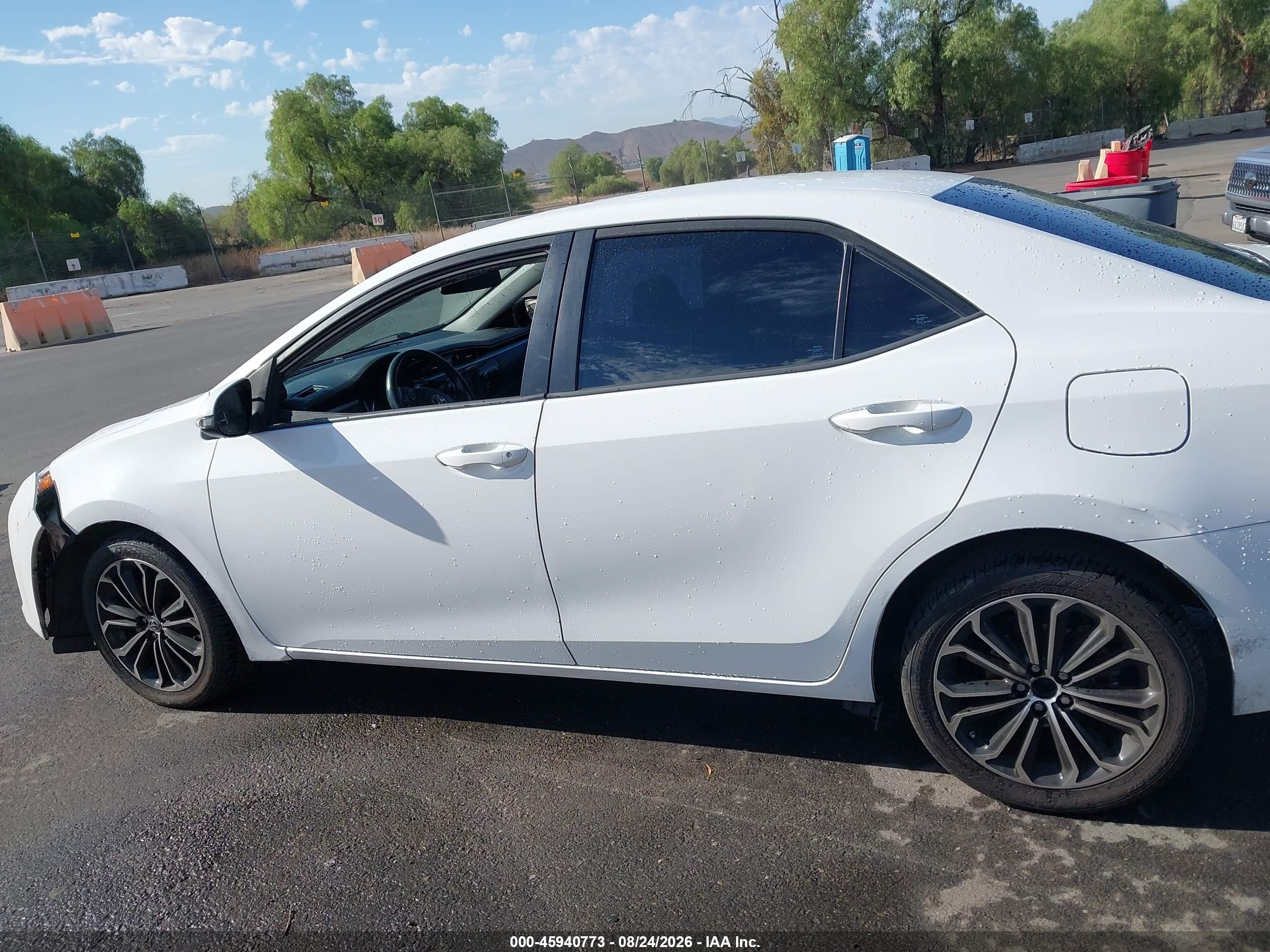 2015 Toyota Corolla S Plus White vin: 5YFBURHE2FP280567