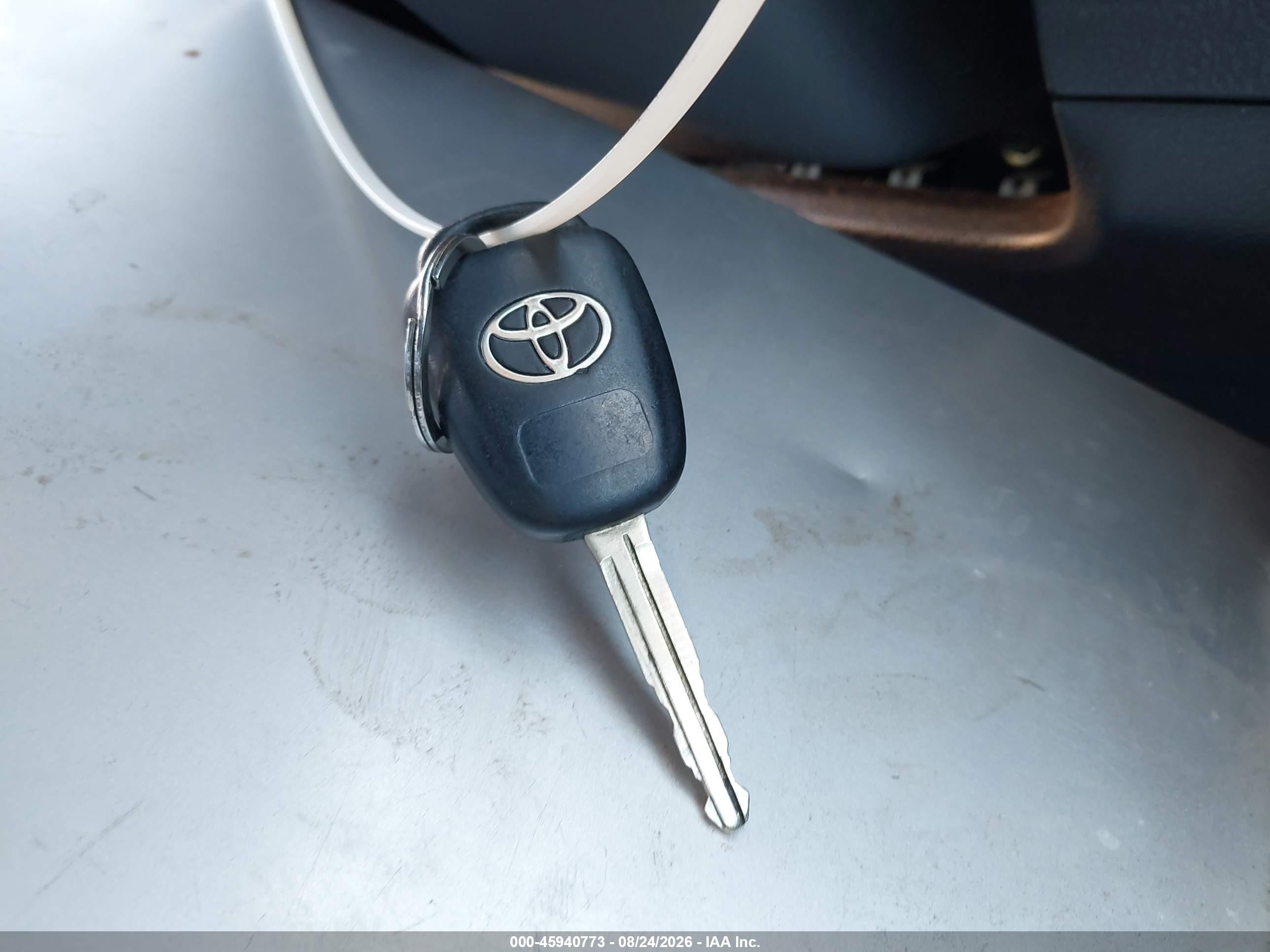 2015 Toyota Corolla S Plus White vin: 5YFBURHE2FP280567