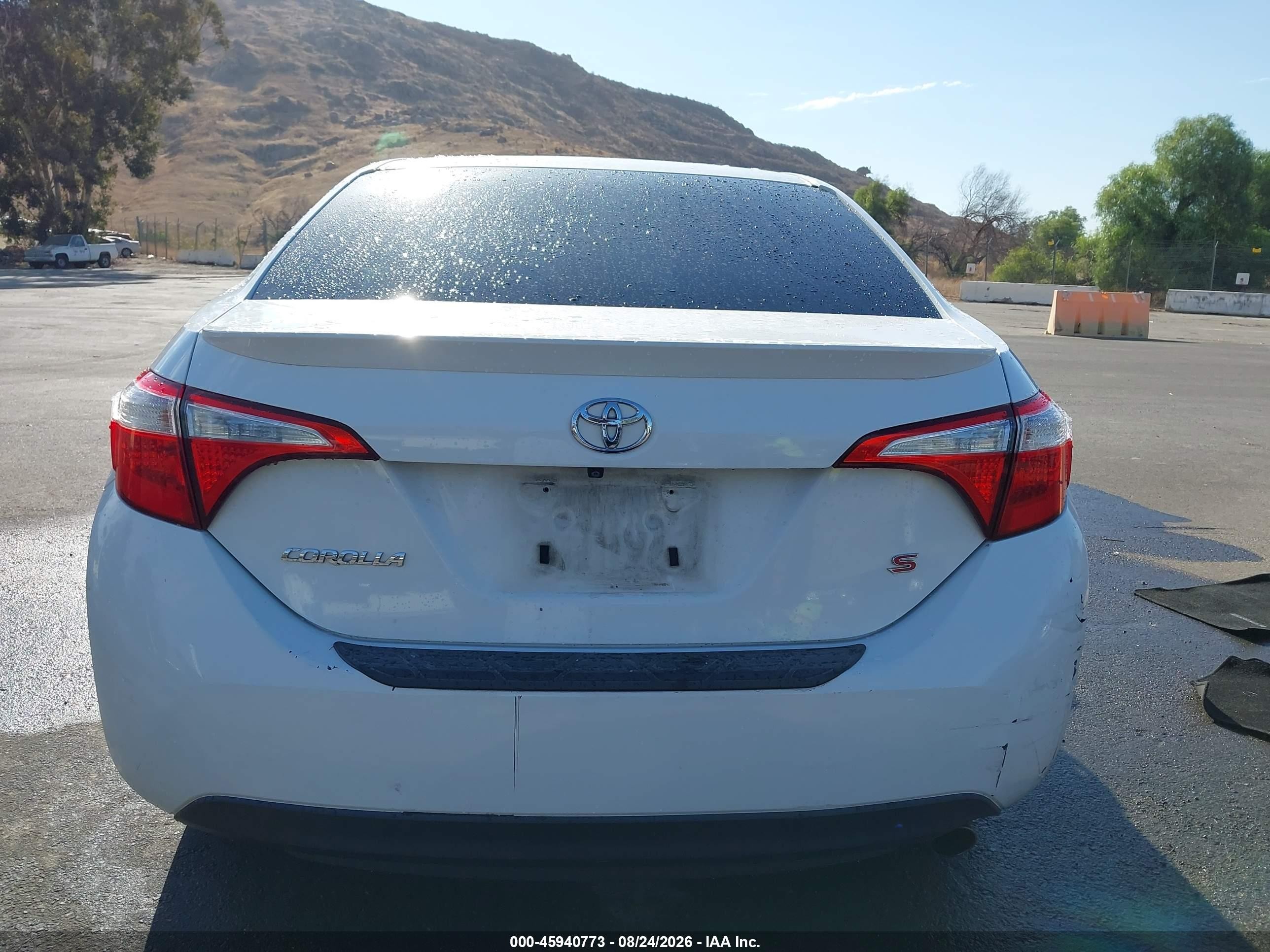 2015 Toyota Corolla S Plus White vin: 5YFBURHE2FP280567