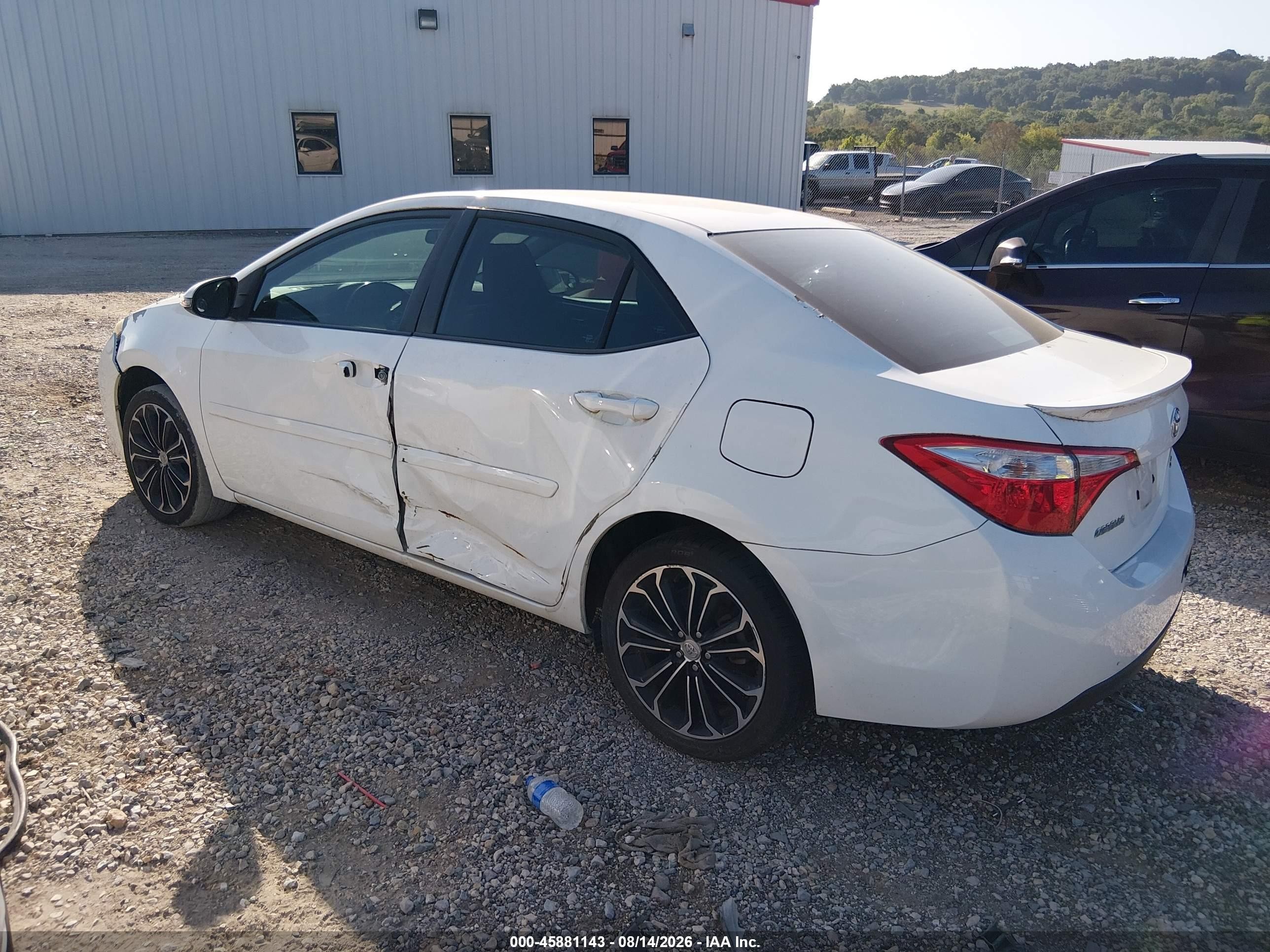 2015 Toyota Corolla S Plus White vin: 5YFBURHE2FP292590