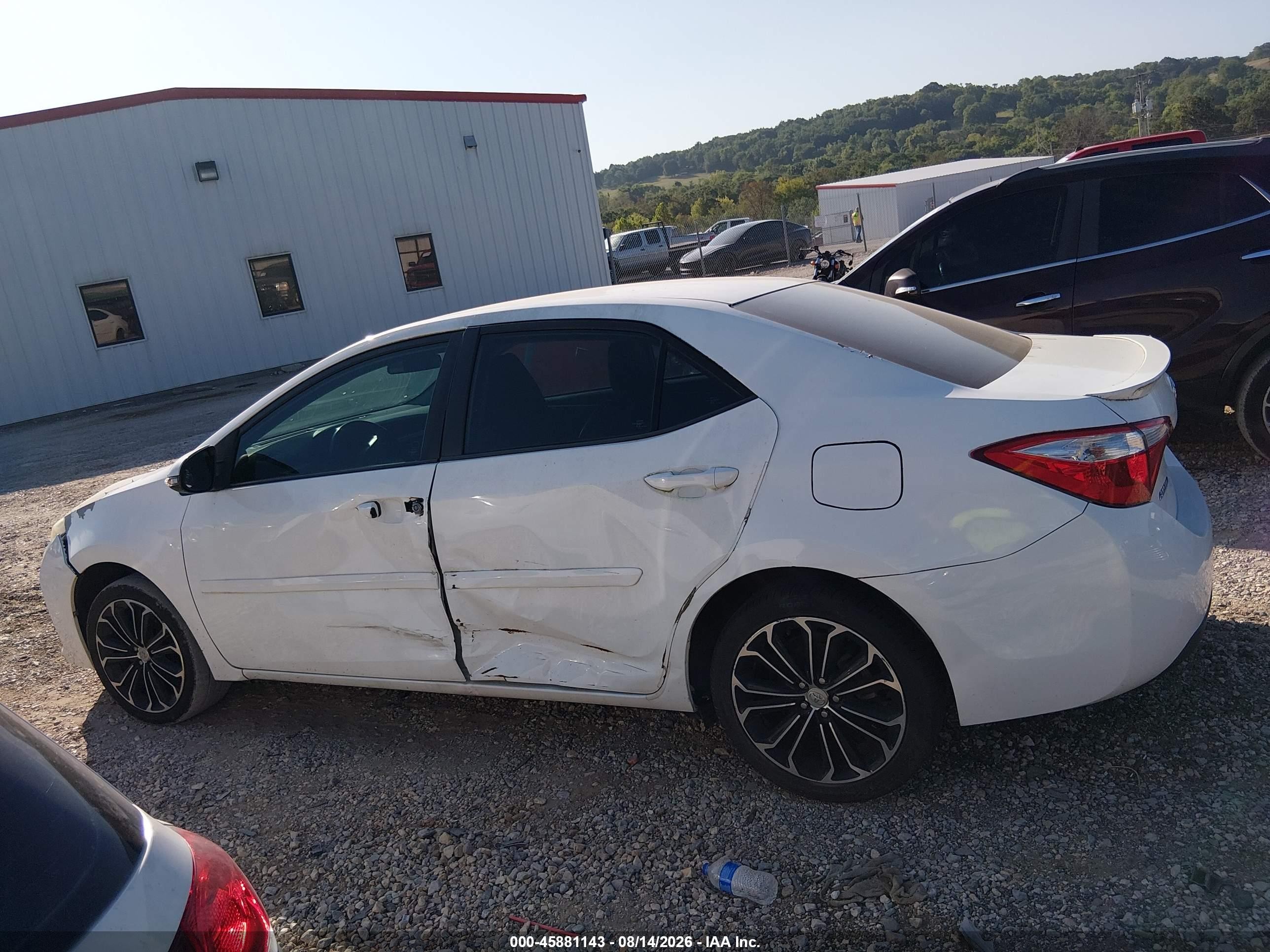 2015 Toyota Corolla S Plus White vin: 5YFBURHE2FP292590