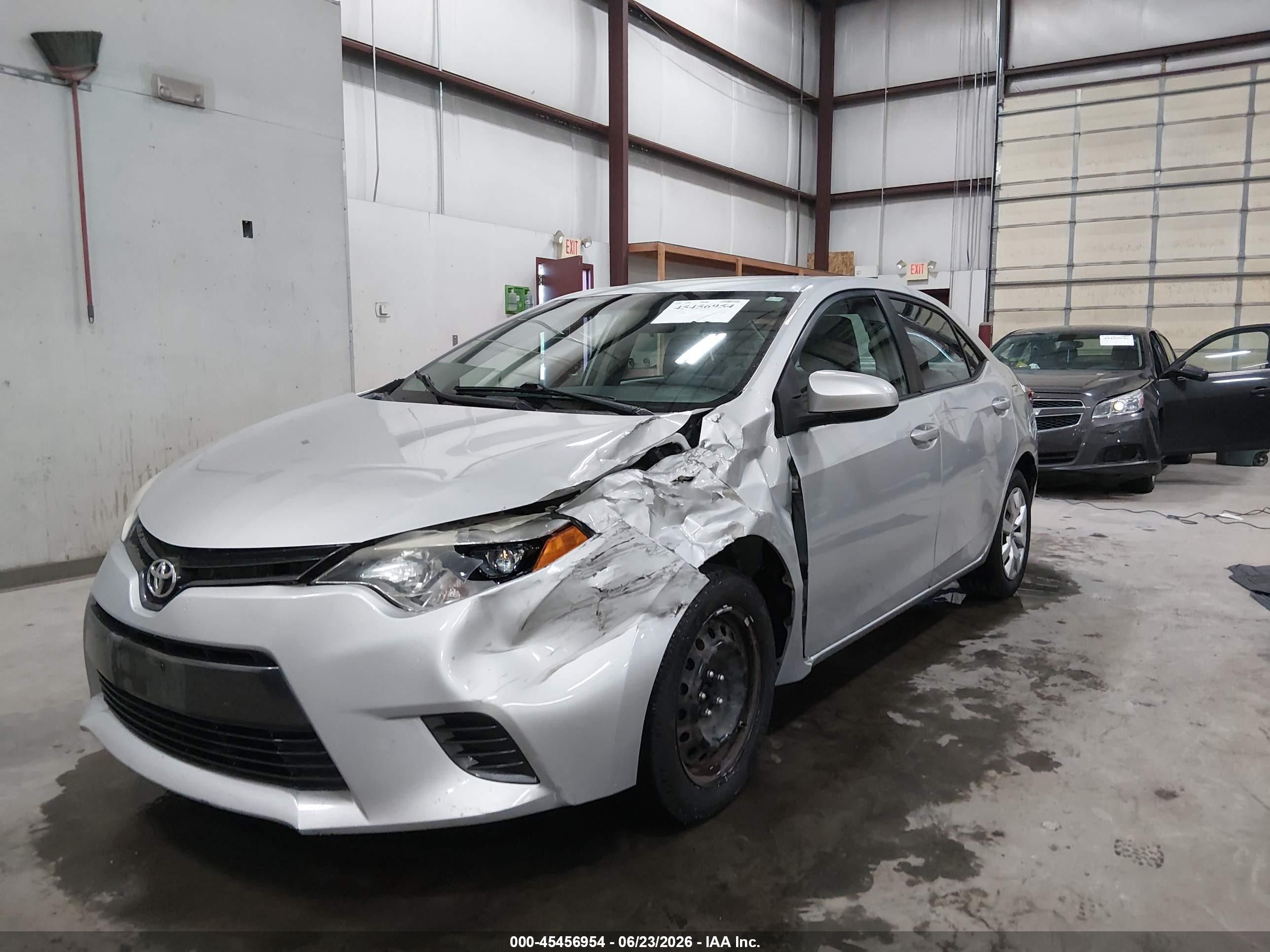 2015 Toyota Corolla Le Silver vin: 5YFBURHE2FP293643