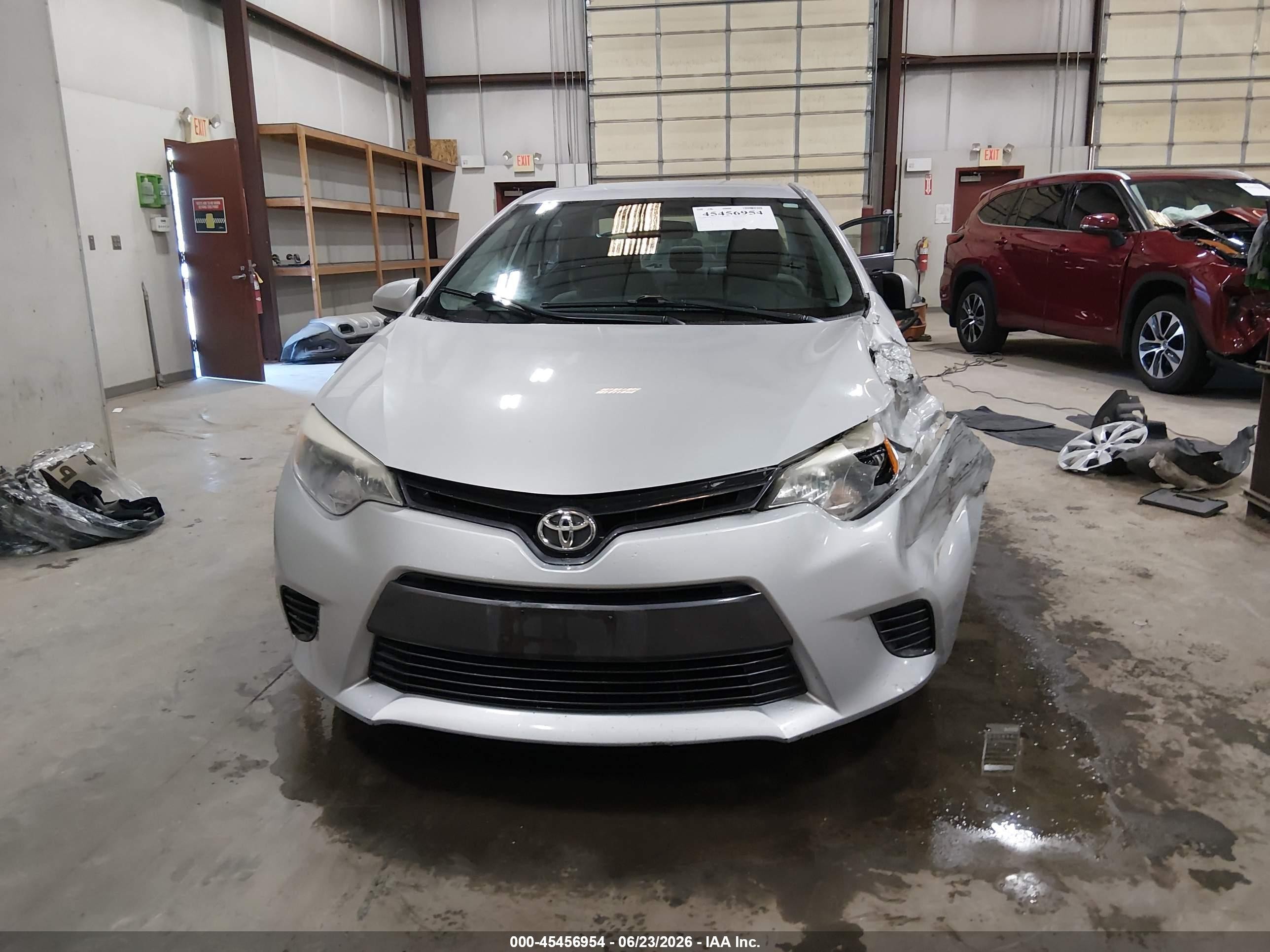 2015 Toyota Corolla Le Silver vin: 5YFBURHE2FP293643