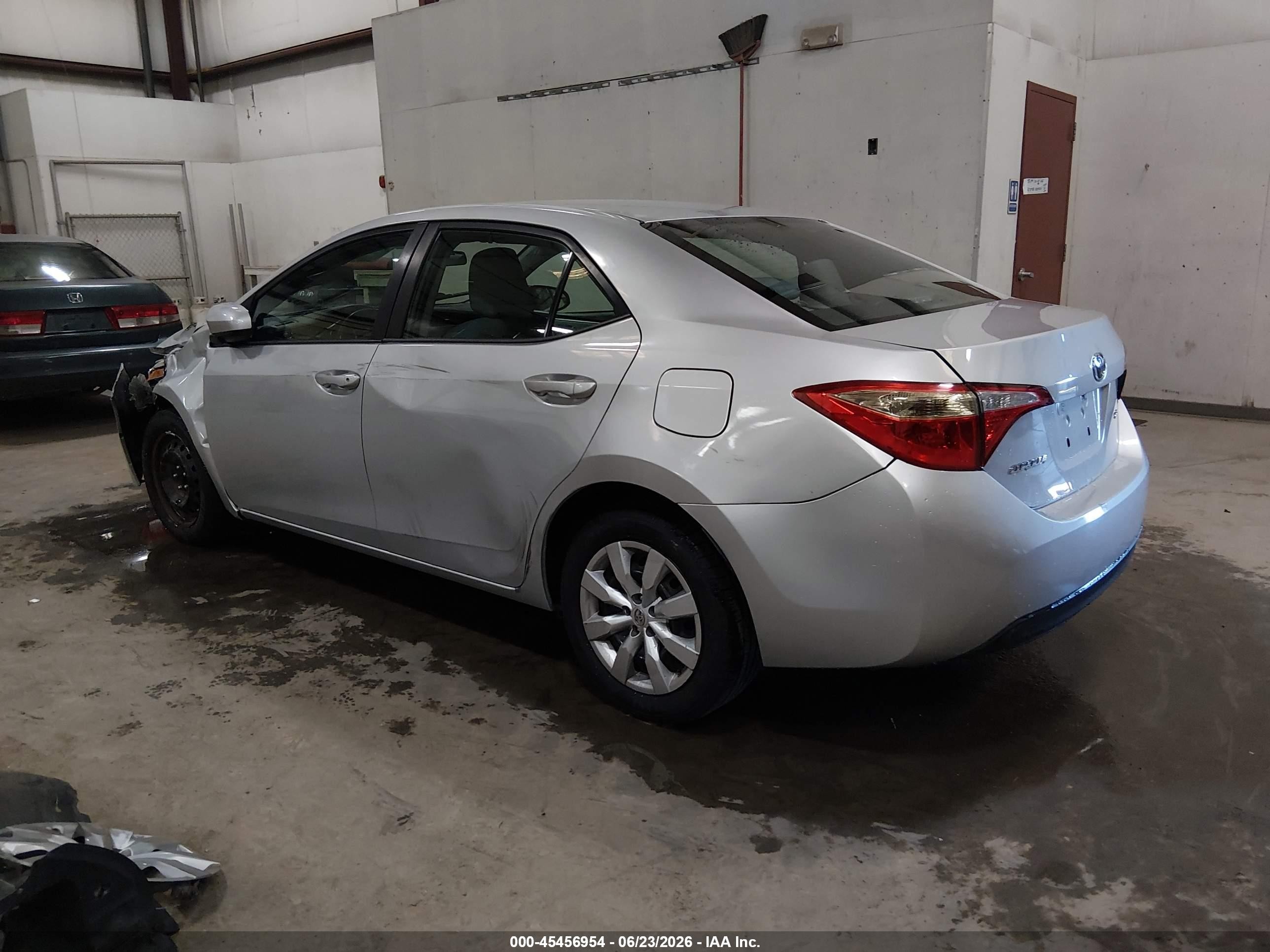 2015 Toyota Corolla Le Silver vin: 5YFBURHE2FP293643