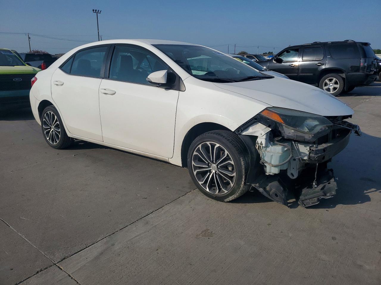 2015 Toyota Corolla S Plus White vin: 5YFBURHE2FP294906