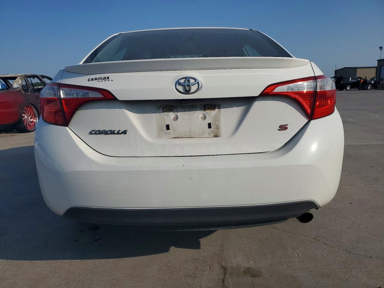 2015 Toyota Corolla S Plus White vin: 5YFBURHE2FP294906