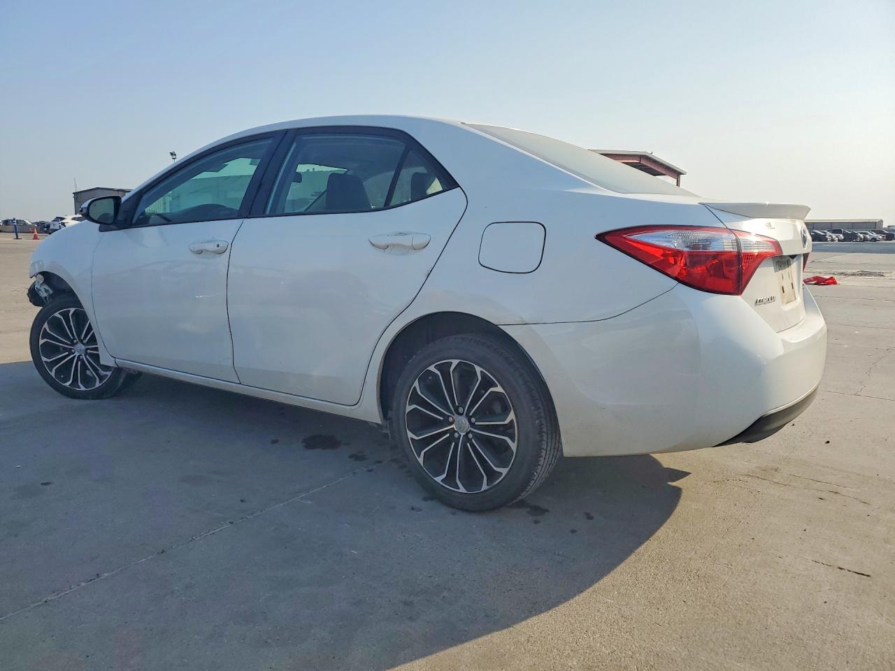 2015 Toyota Corolla S Plus White vin: 5YFBURHE2FP294906