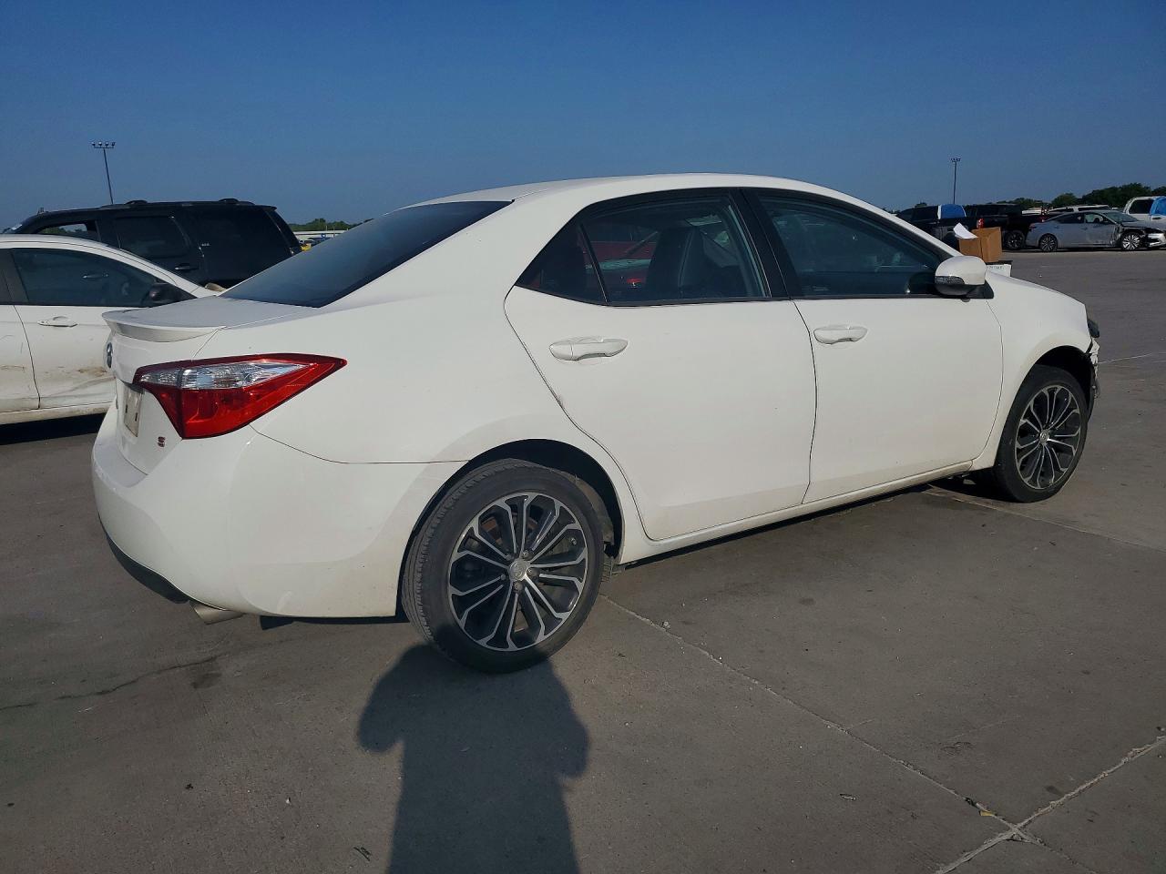 2015 Toyota Corolla S Plus White vin: 5YFBURHE2FP294906
