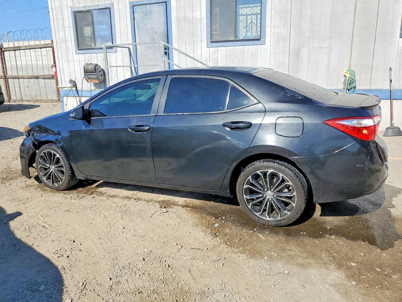 2015 Toyota Corolla S Plus Black vin: 5YFBURHE2FP299023