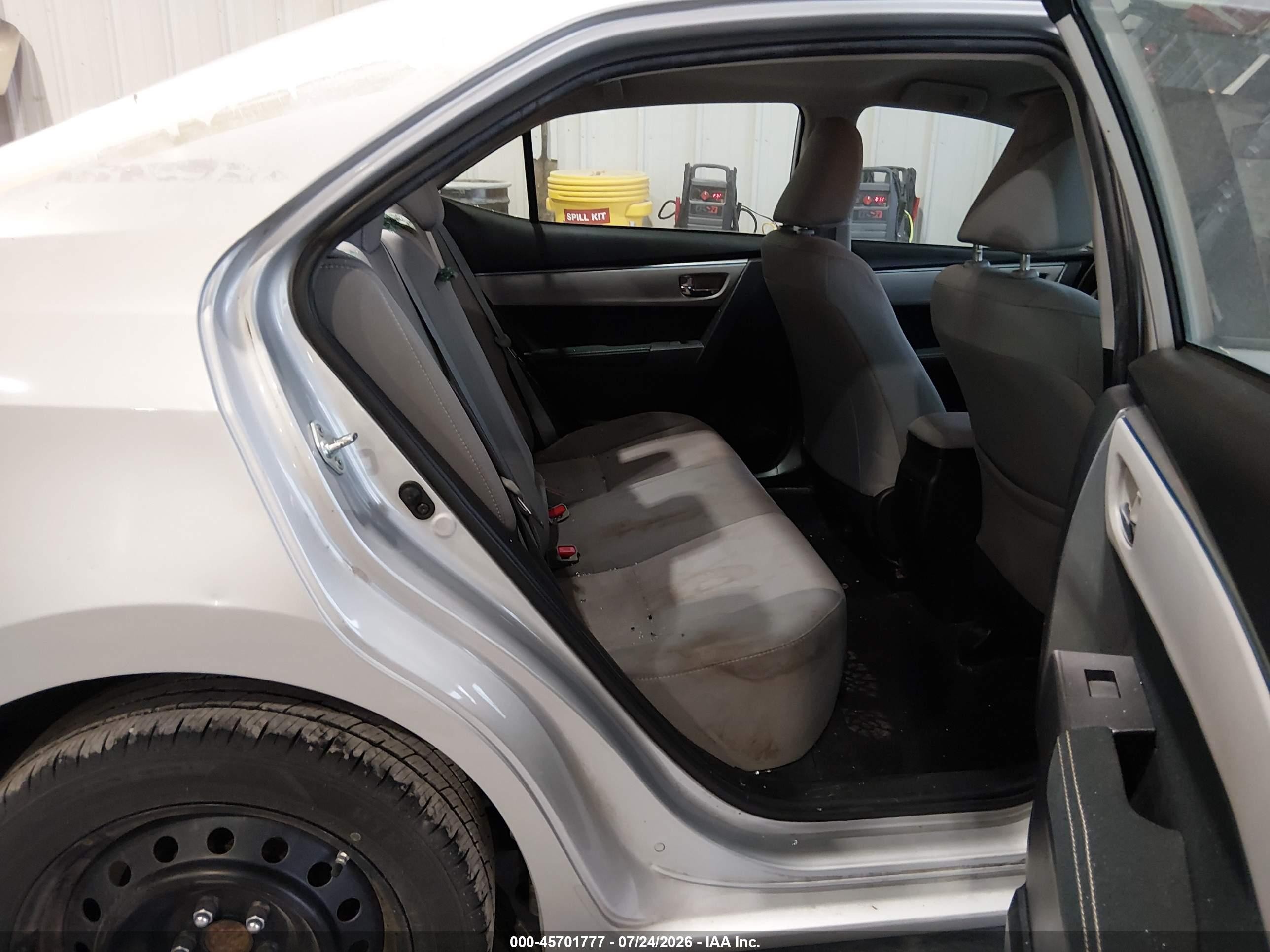 2015 Toyota Corolla Le Silver vin: 5YFBURHE2FP327516