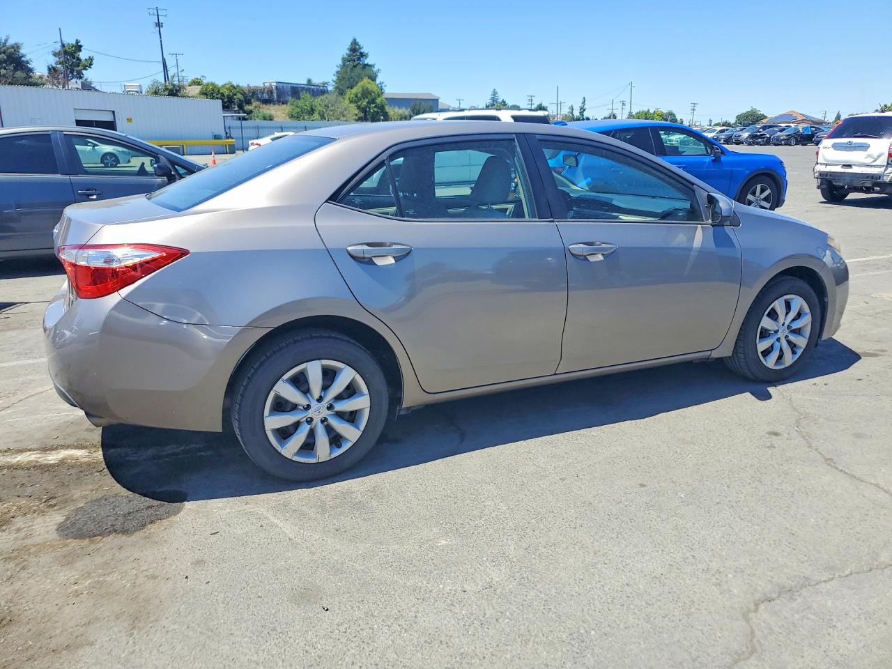 2015 Toyota Corolla Le Коричневый vin: 5YFBURHE2FP334675