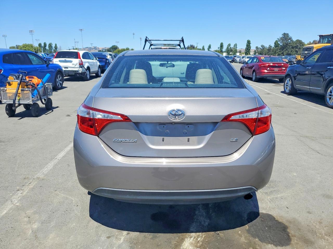 2015 Toyota Corolla Le Коричневый vin: 5YFBURHE2FP334675