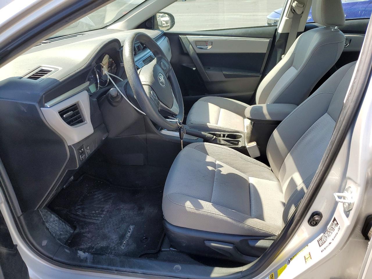 2015 Toyota Corolla Le Plus Серебряный vin: 5YFBURHE2FP335468