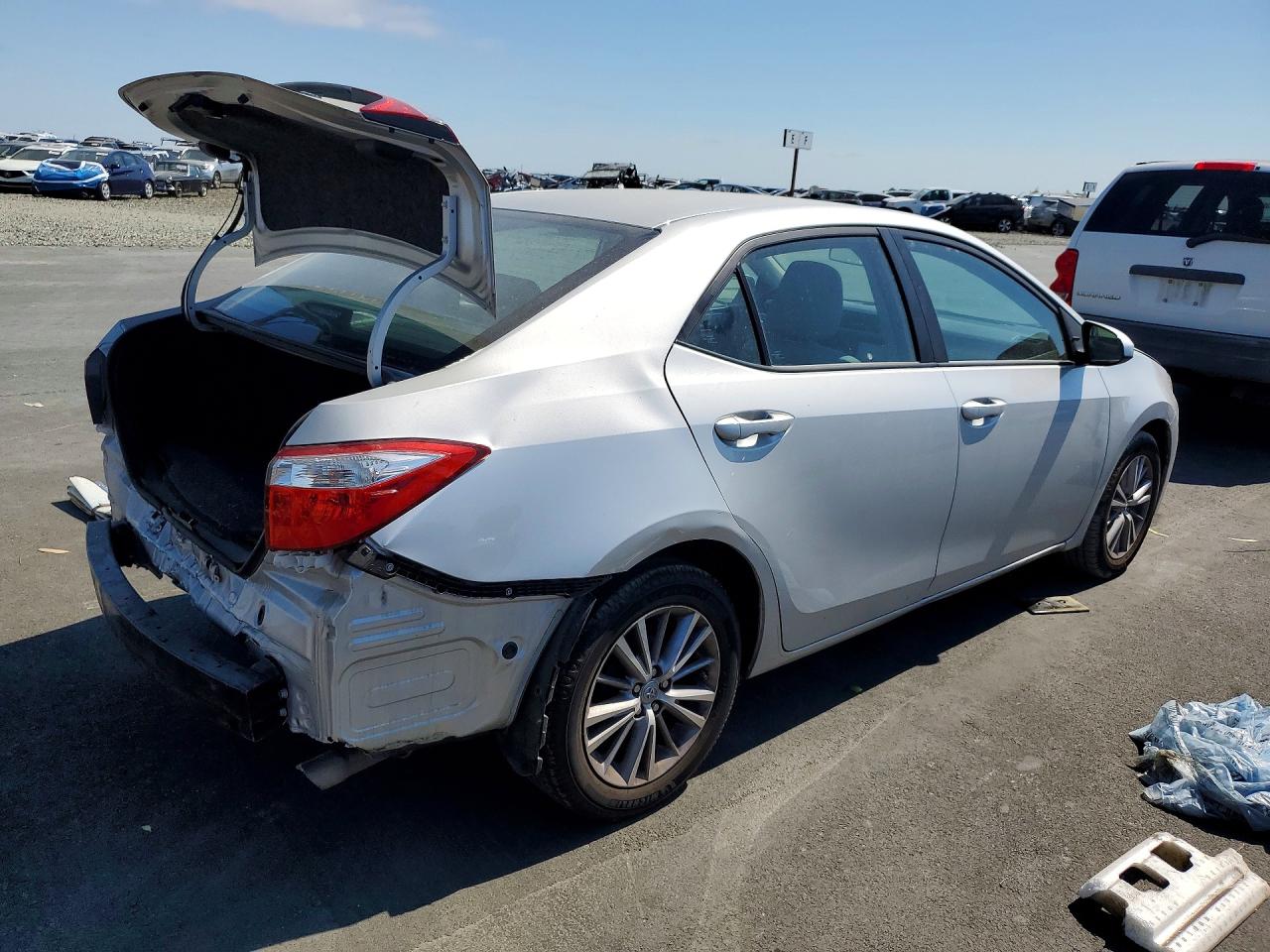 2015 Toyota Corolla Le Plus Серебряный vin: 5YFBURHE2FP335468