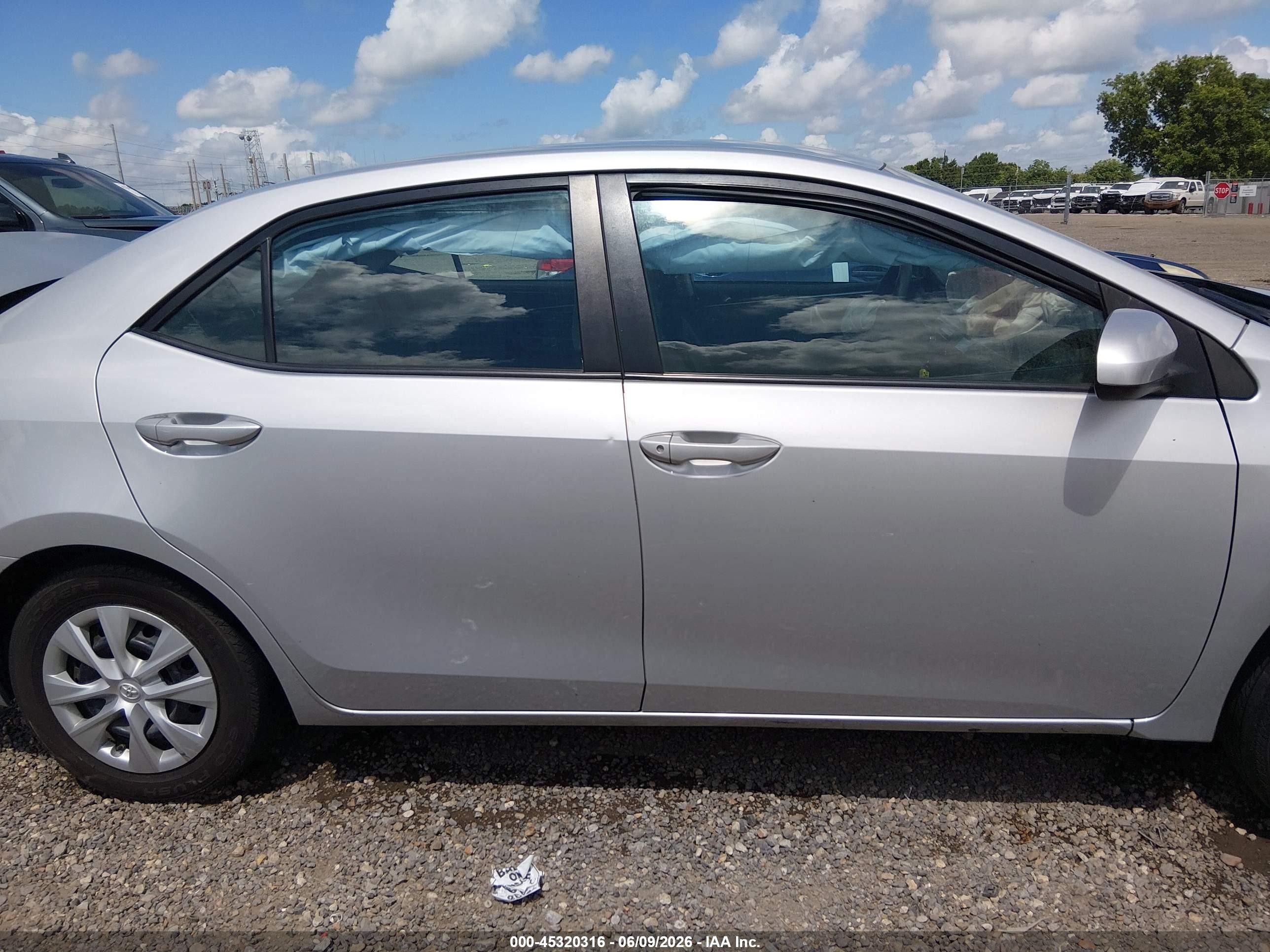 2015 Toyota Corolla L Silver vin: 5YFBURHE2FP340704