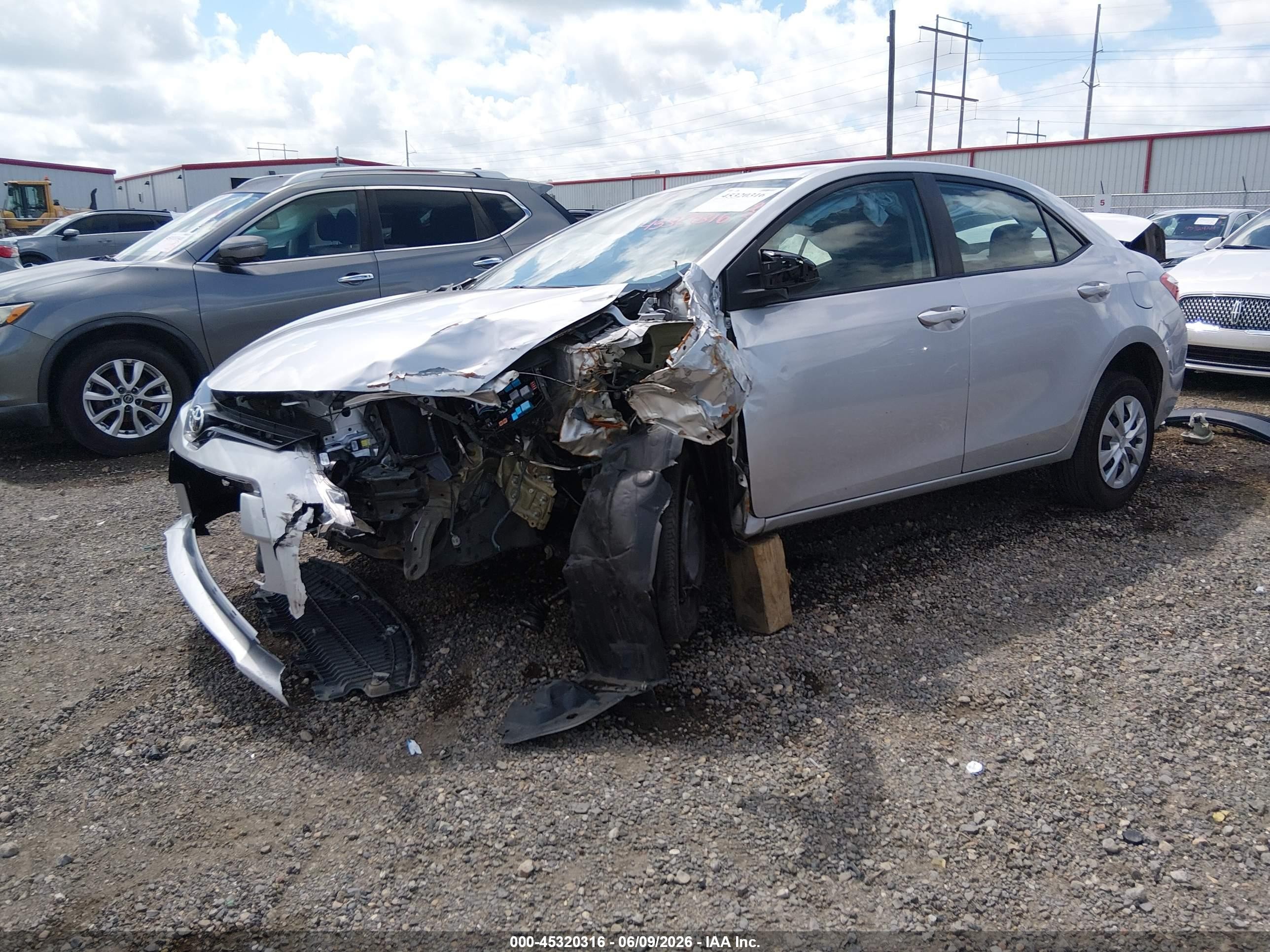 2015 Toyota Corolla L Silver vin: 5YFBURHE2FP340704