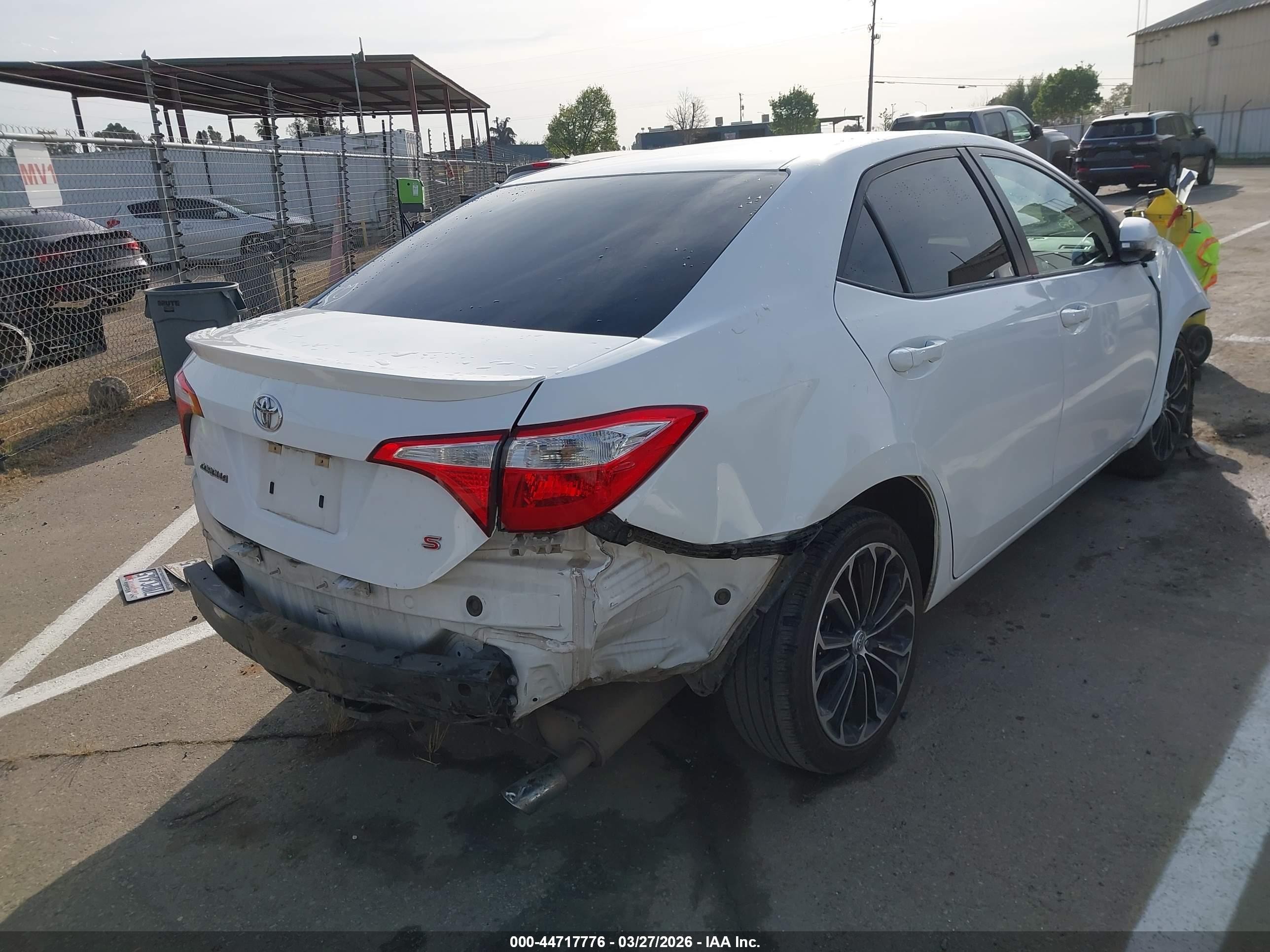 2015 Toyota Corolla S Plus White vin: 5YFBURHE2FP344025