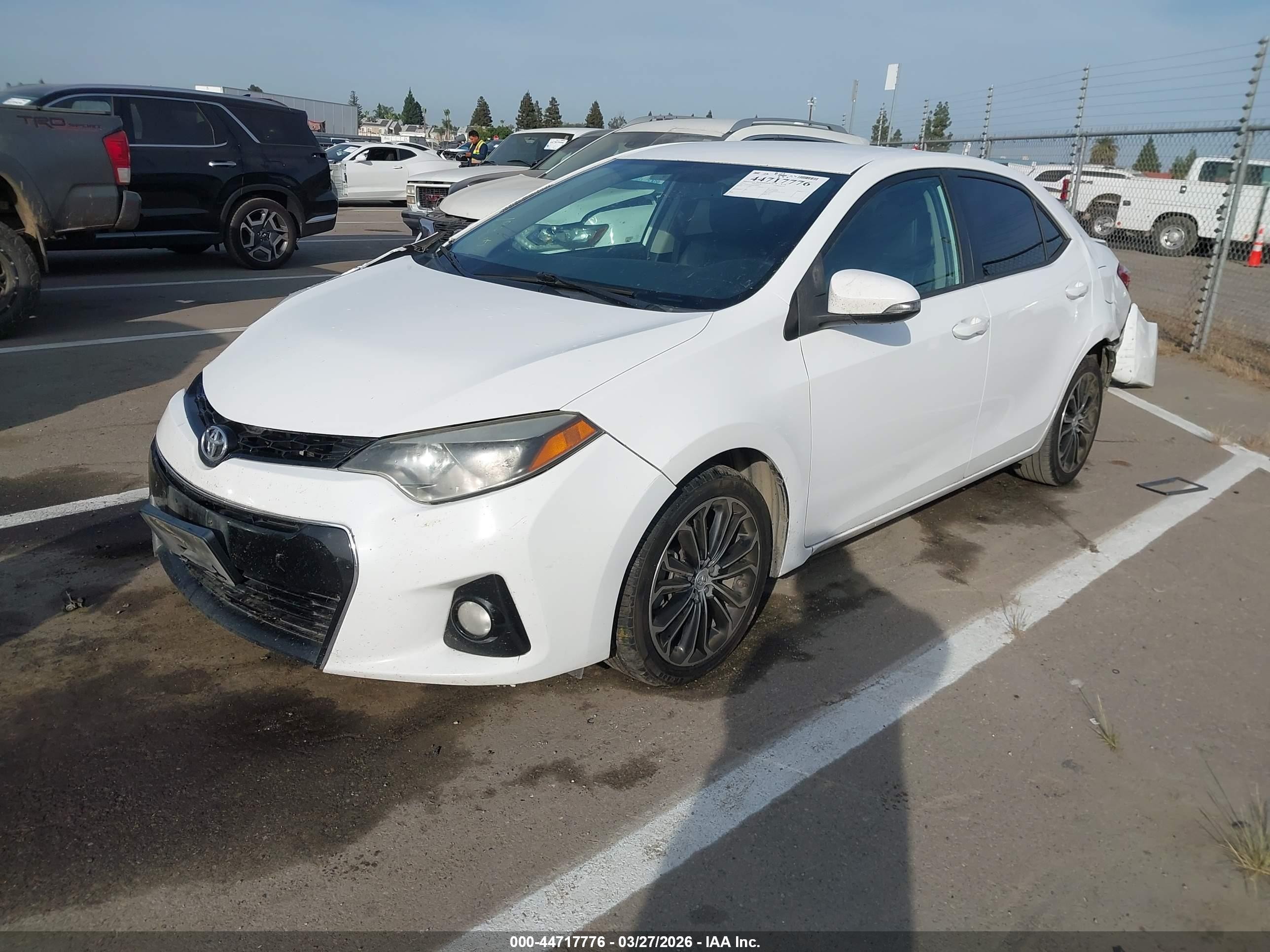 2015 Toyota Corolla S Plus White vin: 5YFBURHE2FP344025