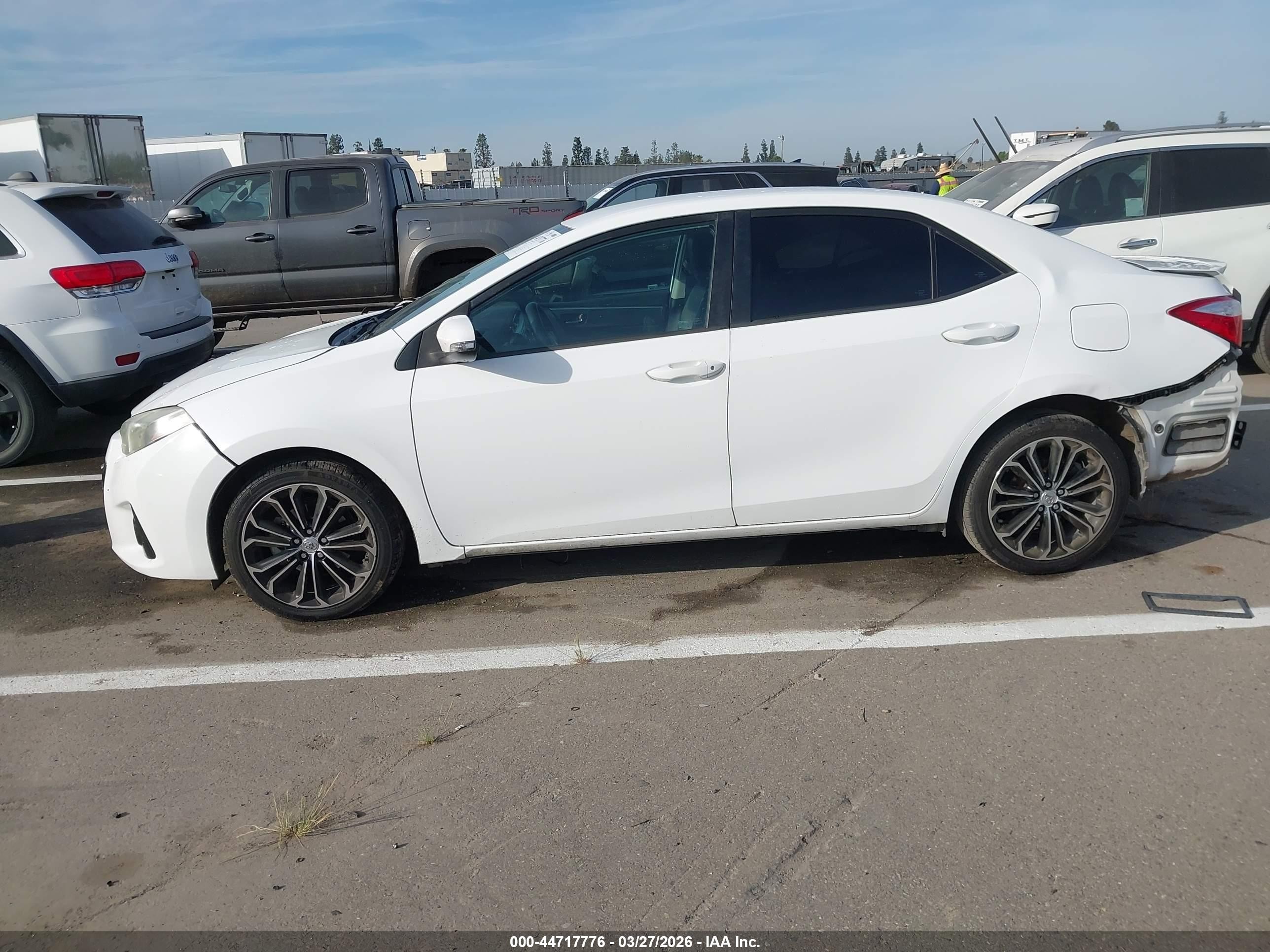2015 Toyota Corolla S Plus White vin: 5YFBURHE2FP344025