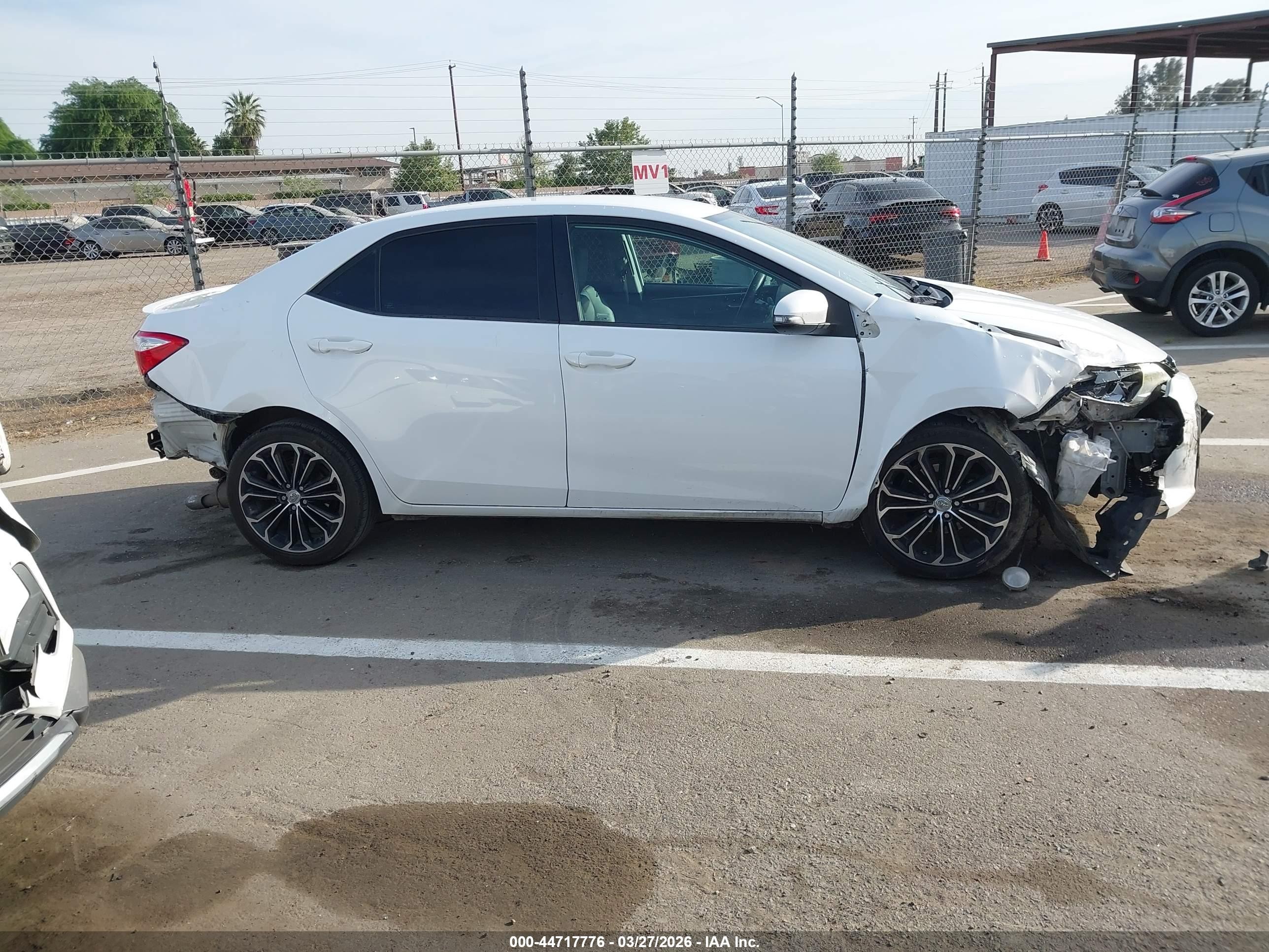 2015 Toyota Corolla S Plus White vin: 5YFBURHE2FP344025