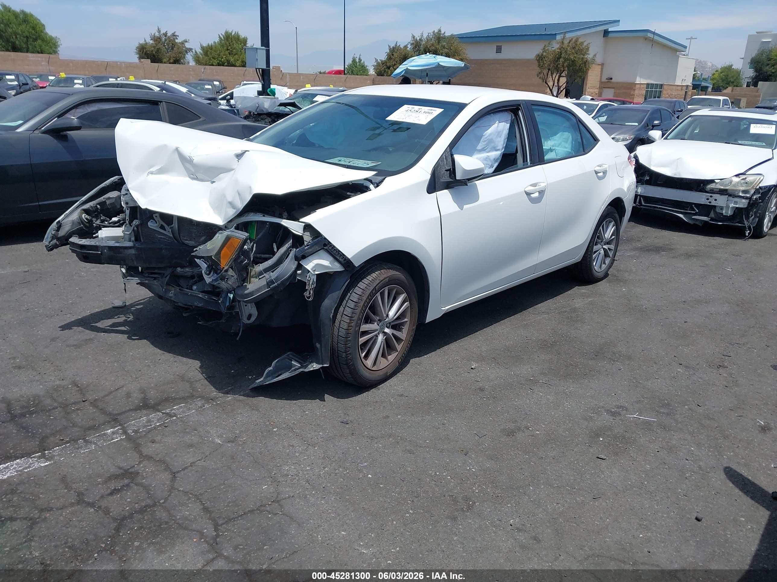 2015 Toyota Corolla Le Plus Белый vin: 5YFBURHE2FP357843