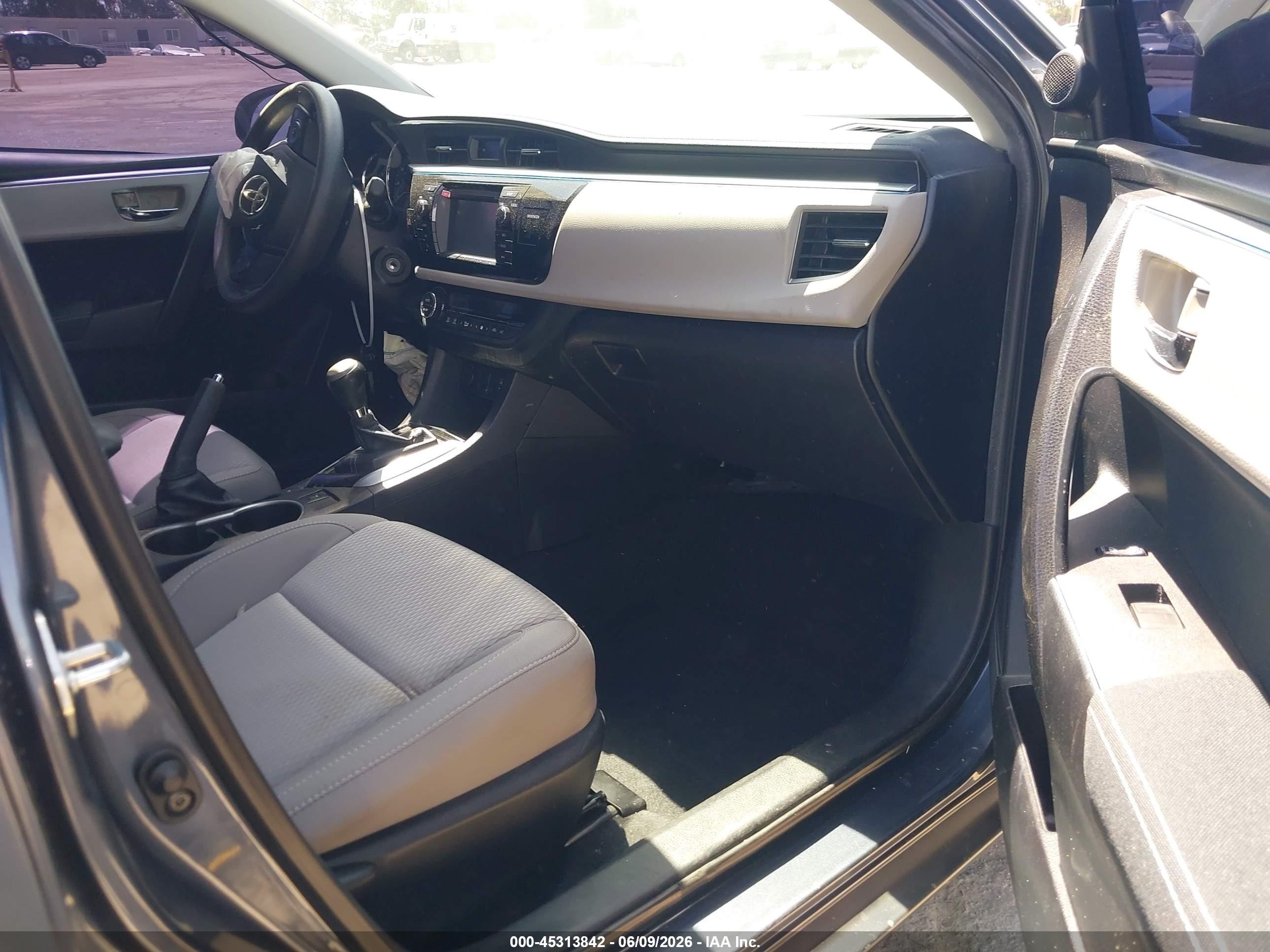 2015 Toyota Corolla Le Gray vin: 5YFBURHE2FP365103