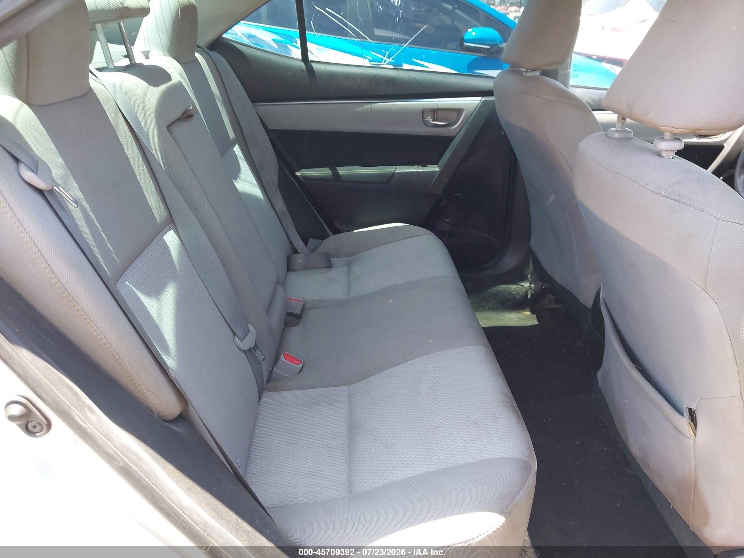 2015 Toyota Corolla Le Silver vin: 5YFBURHE2FP365280