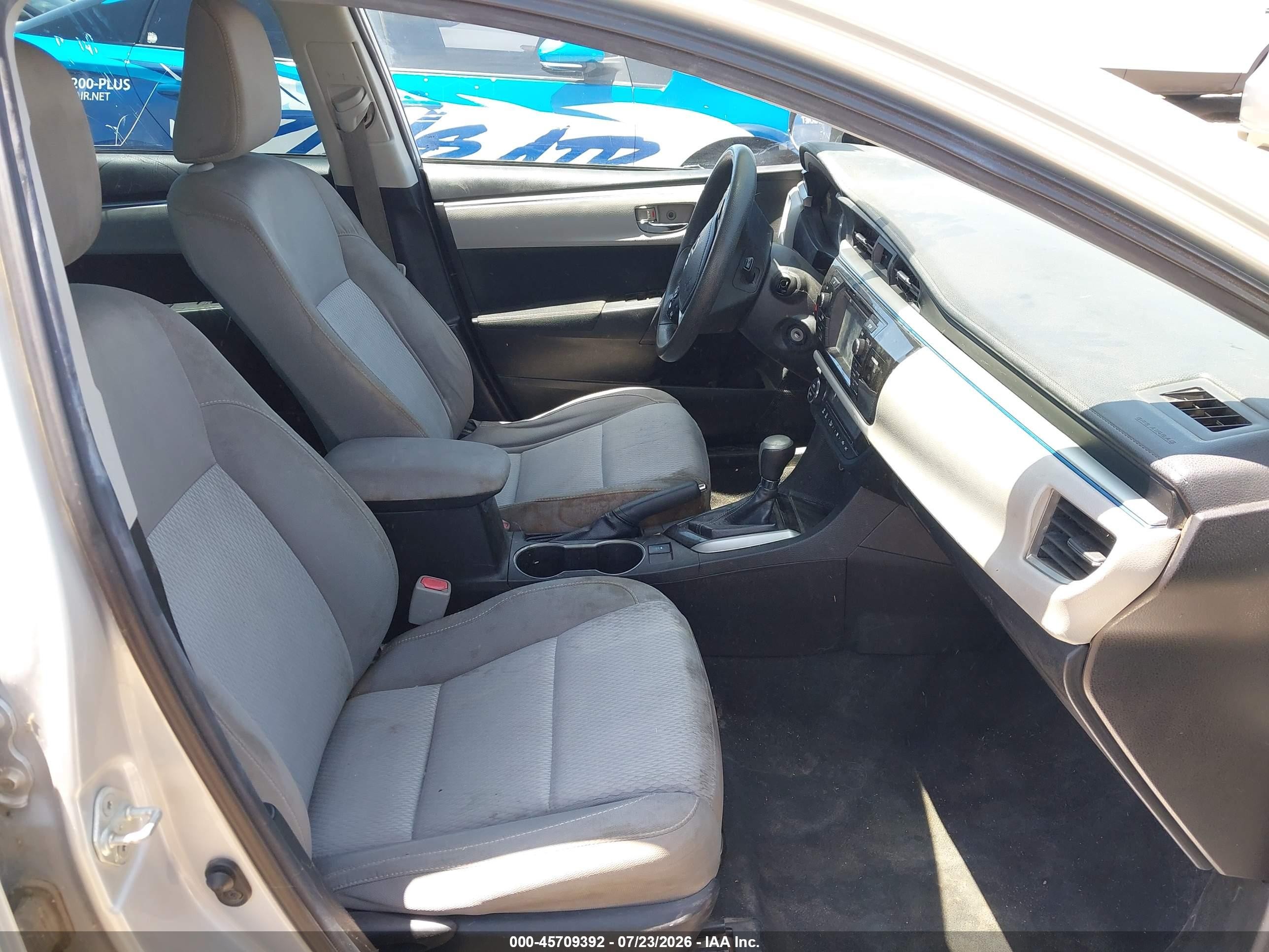 2015 Toyota Corolla Le Silver vin: 5YFBURHE2FP365280