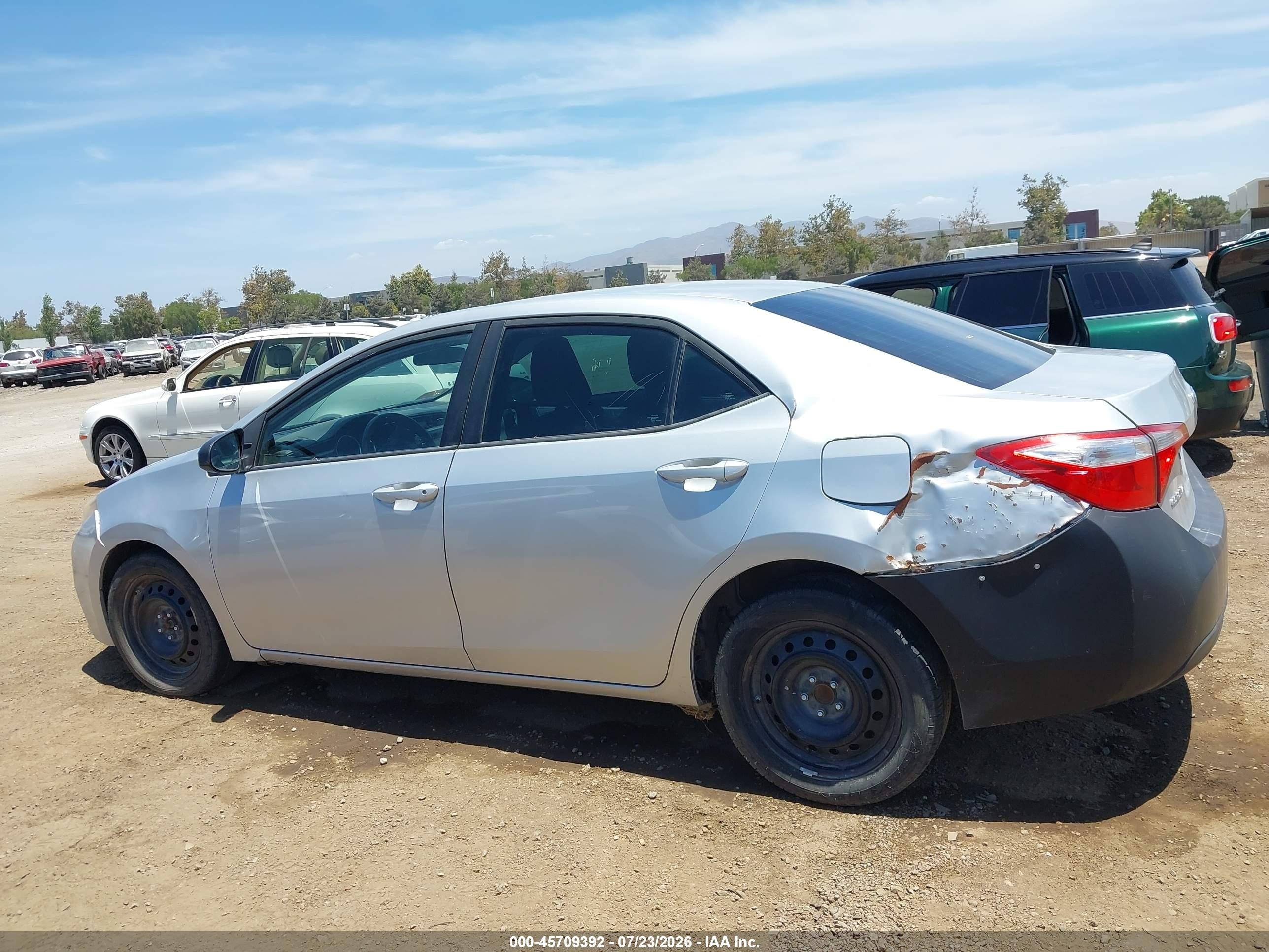 2015 Toyota Corolla Le Silver vin: 5YFBURHE2FP365280