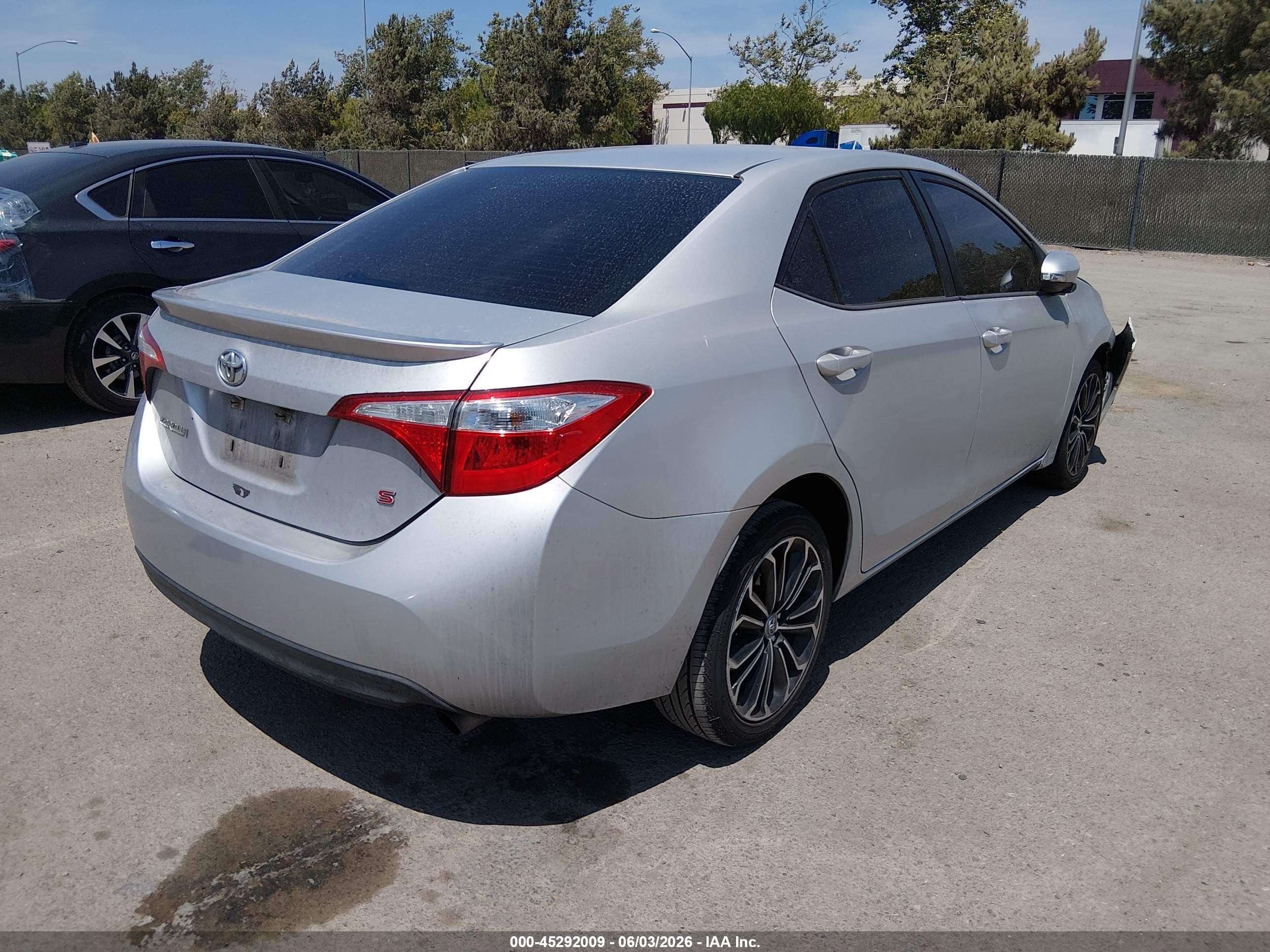 2016 Toyota Corolla S Plus Silver vin: 5YFBURHE2GP464909