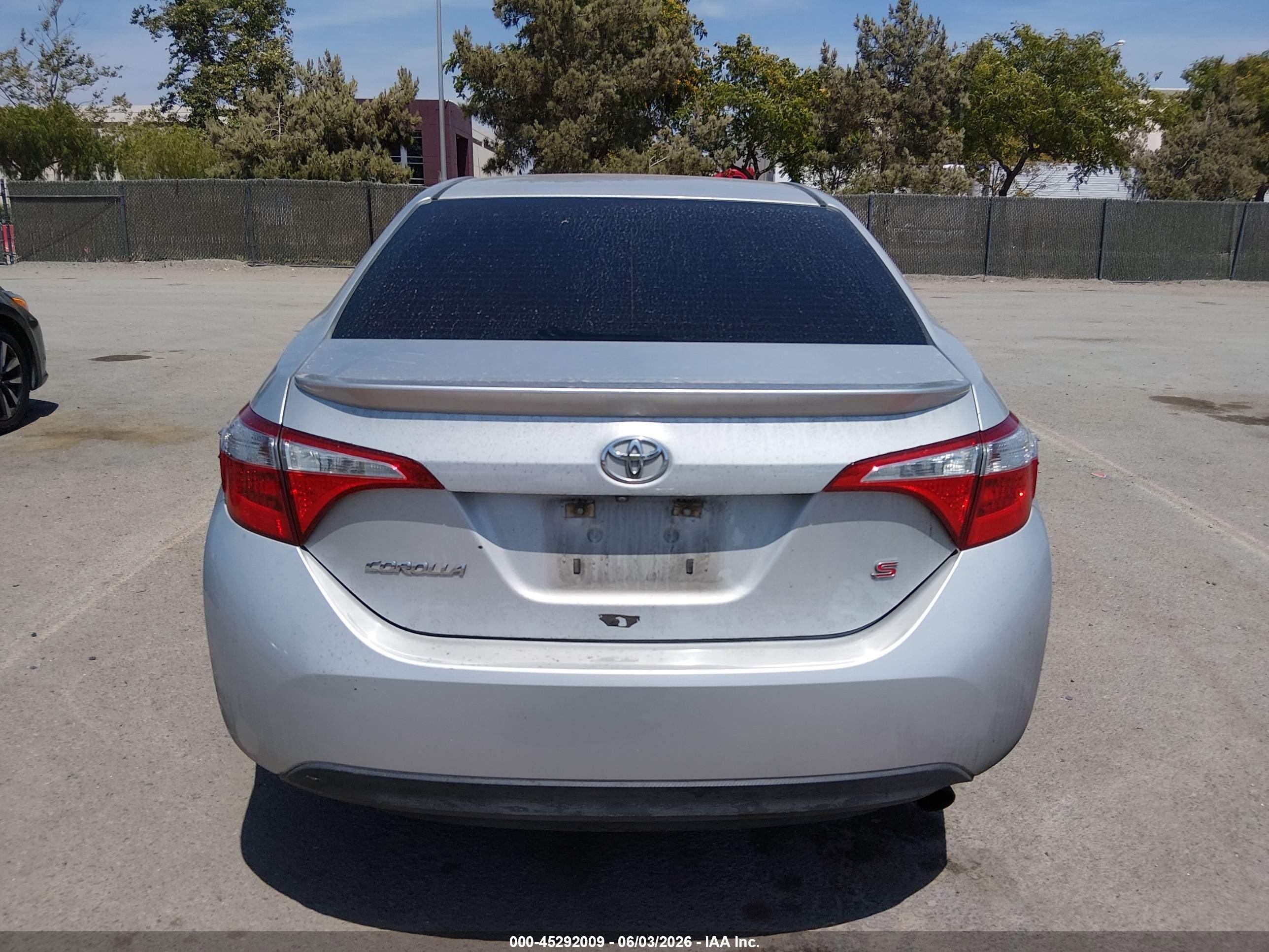 2016 Toyota Corolla S Plus Silver vin: 5YFBURHE2GP464909