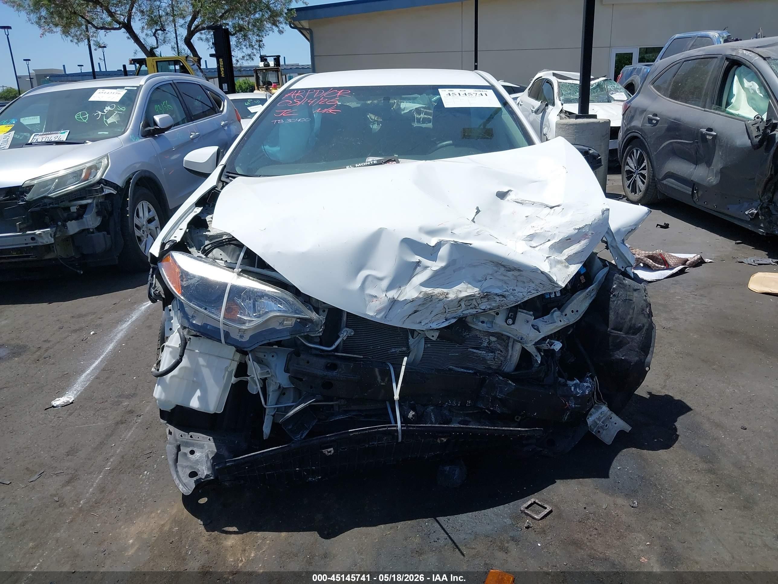 2016 Toyota Corolla Le White vin: 5YFBURHE2GP520251