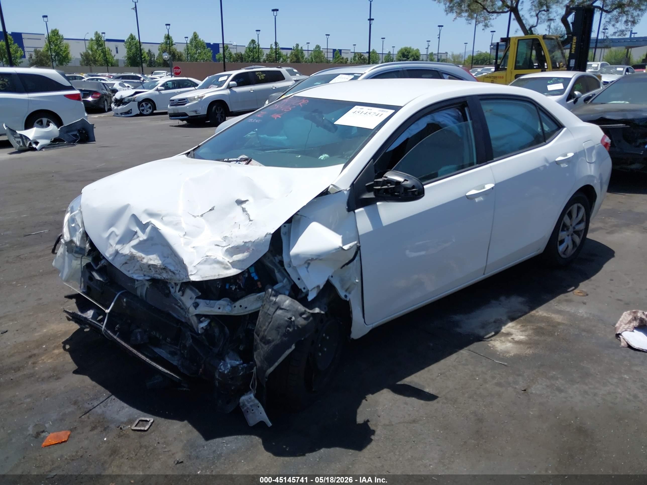 2016 Toyota Corolla Le White vin: 5YFBURHE2GP520251
