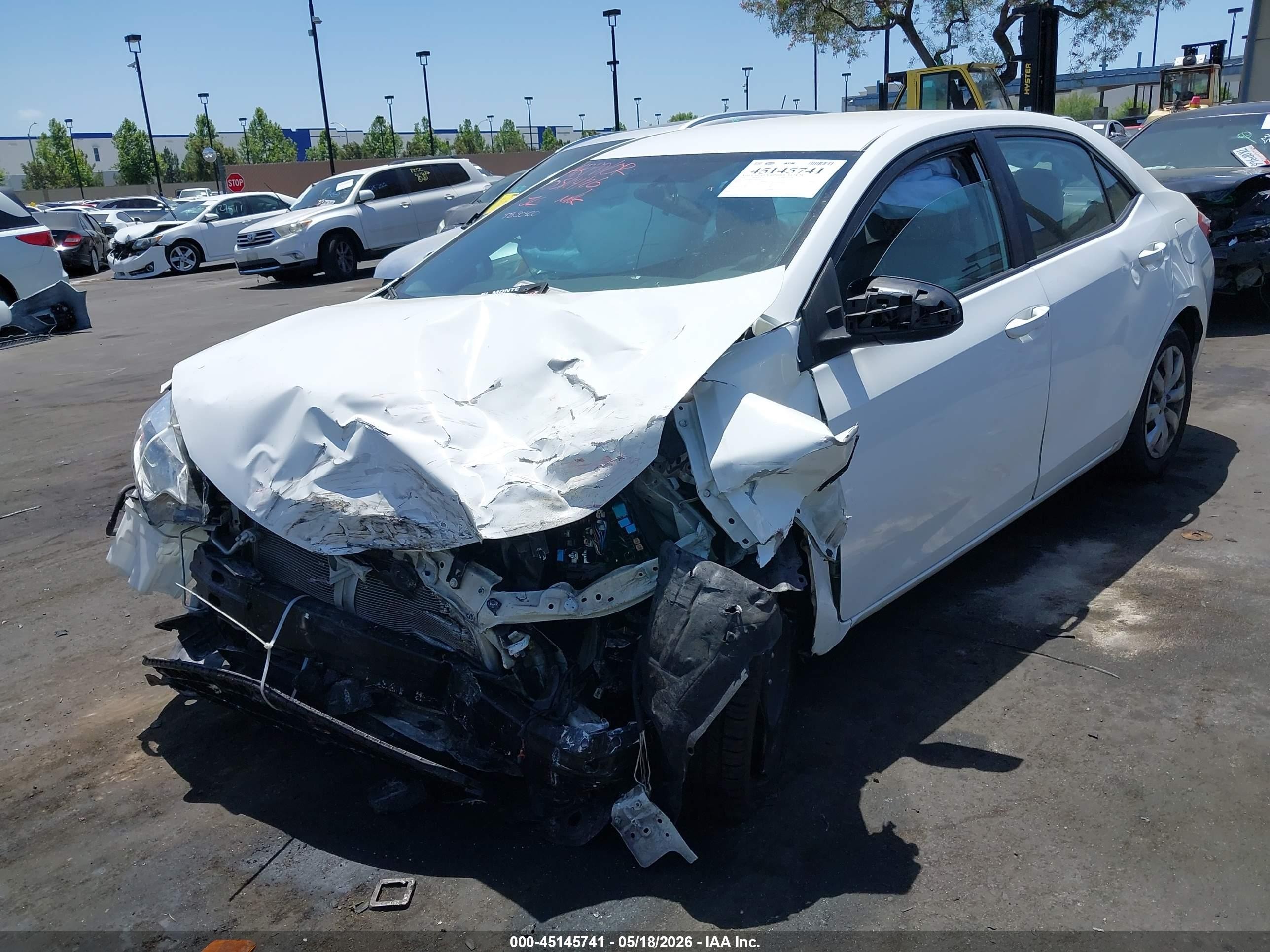 2016 Toyota Corolla Le White vin: 5YFBURHE2GP520251
