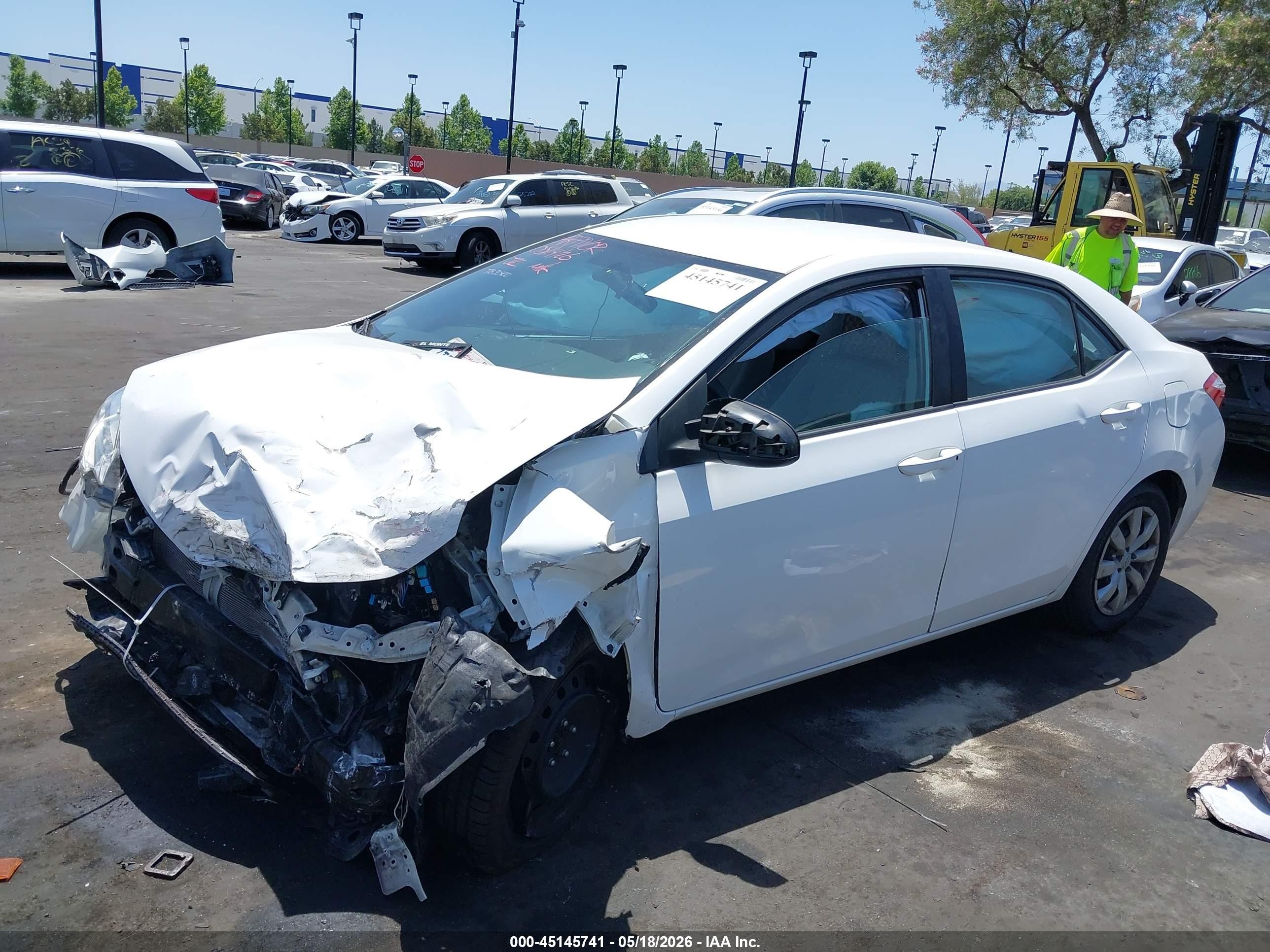 2016 Toyota Corolla Le White vin: 5YFBURHE2GP520251