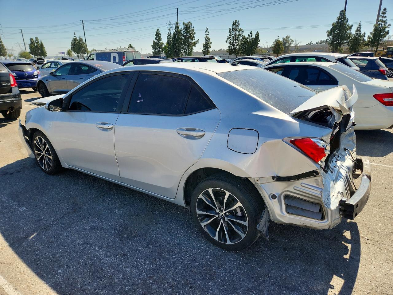 2017 Toyota Corolla Se Silver vin: 5YFBURHE2HP660916