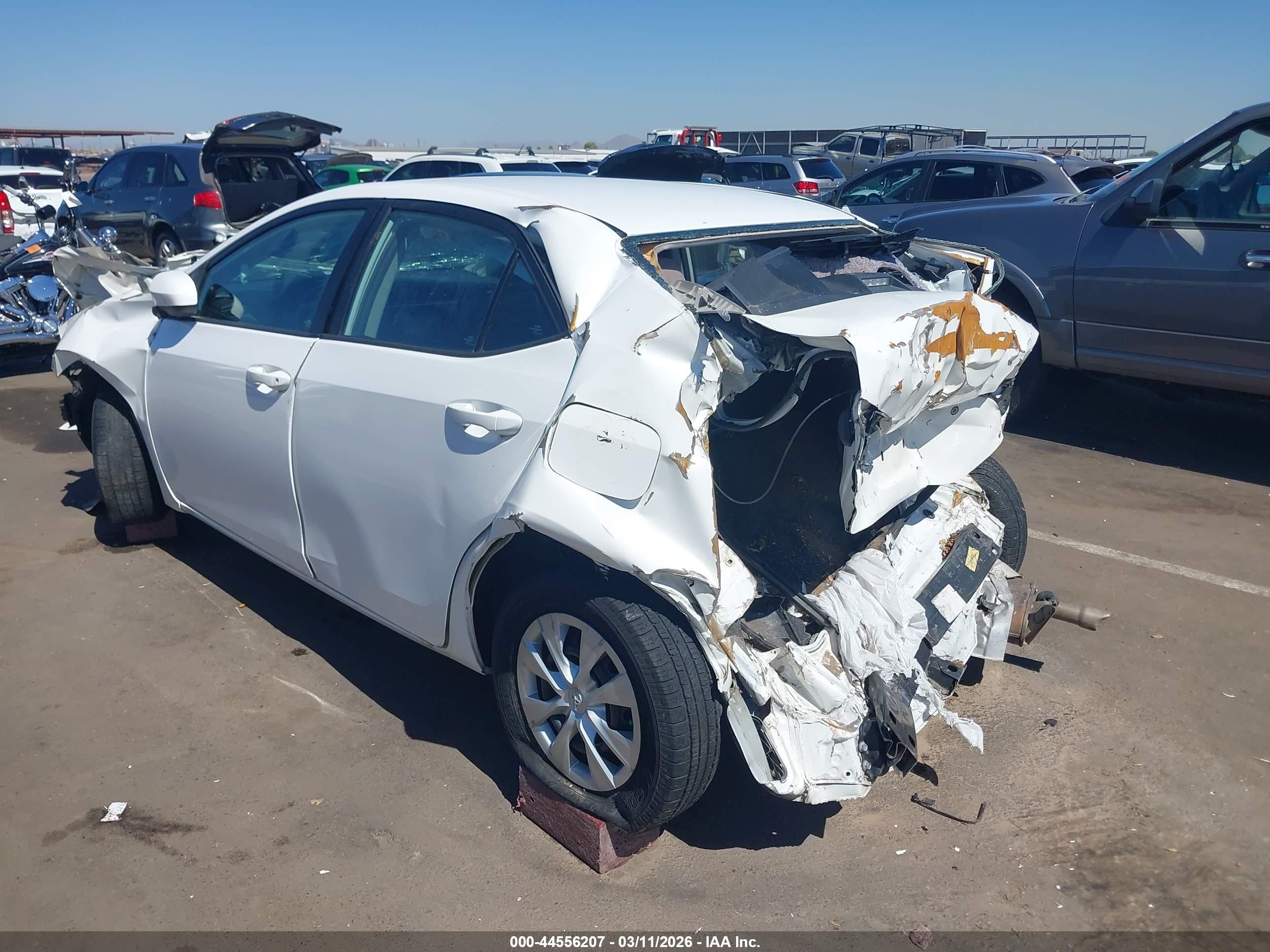 2017 Toyota Corolla L White vin: 5YFBURHE2HP693429