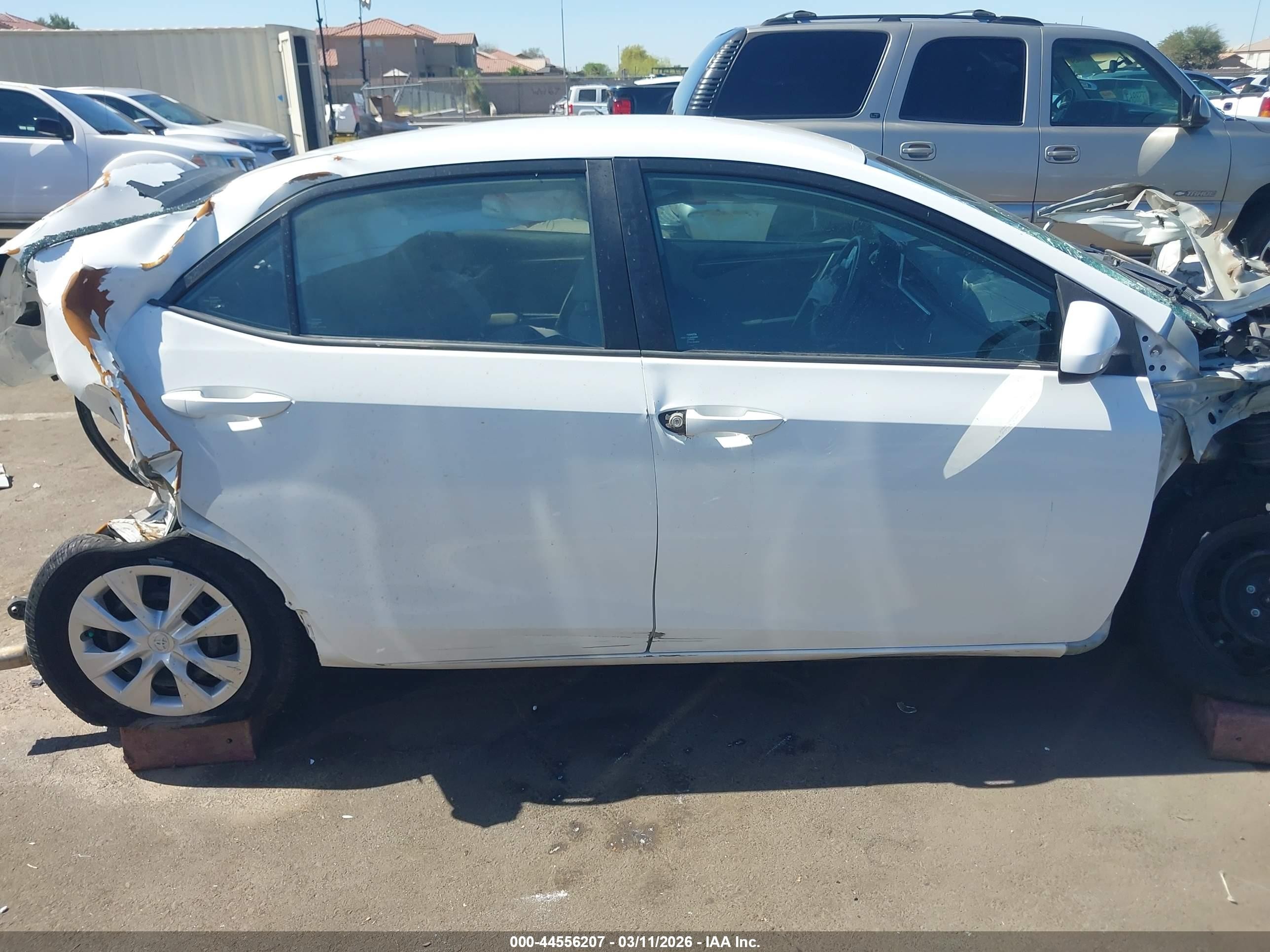 2017 Toyota Corolla L White vin: 5YFBURHE2HP693429