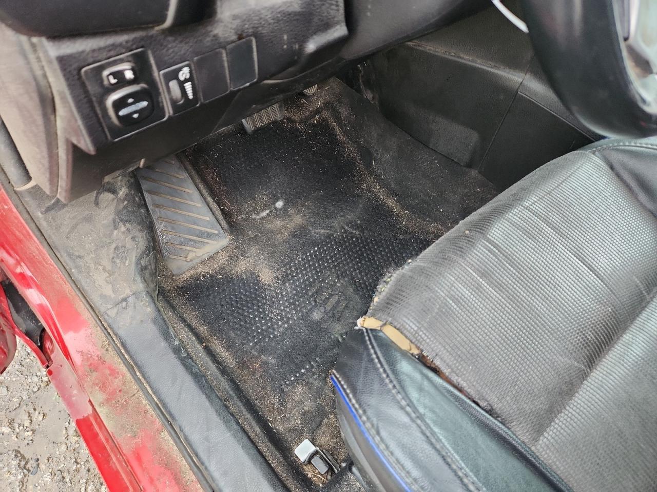 2017 Toyota Corolla Se Red vin: 5YFBURHE2HP725327 Damage: Left Front Seat Cushion, Cut, 7 To 8 Inches