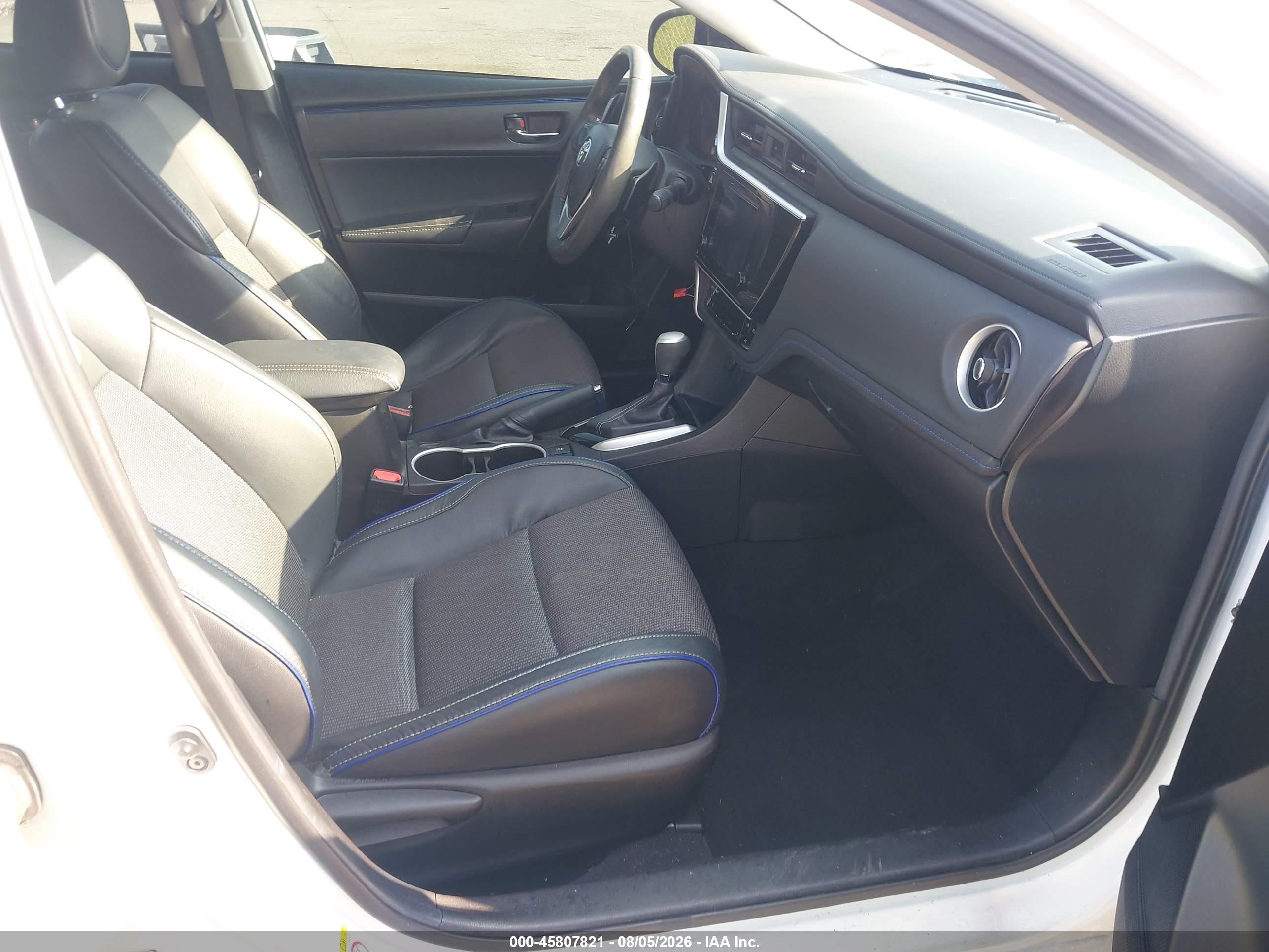 2018 Toyota Corolla Se White vin: 5YFBURHE2JP753182