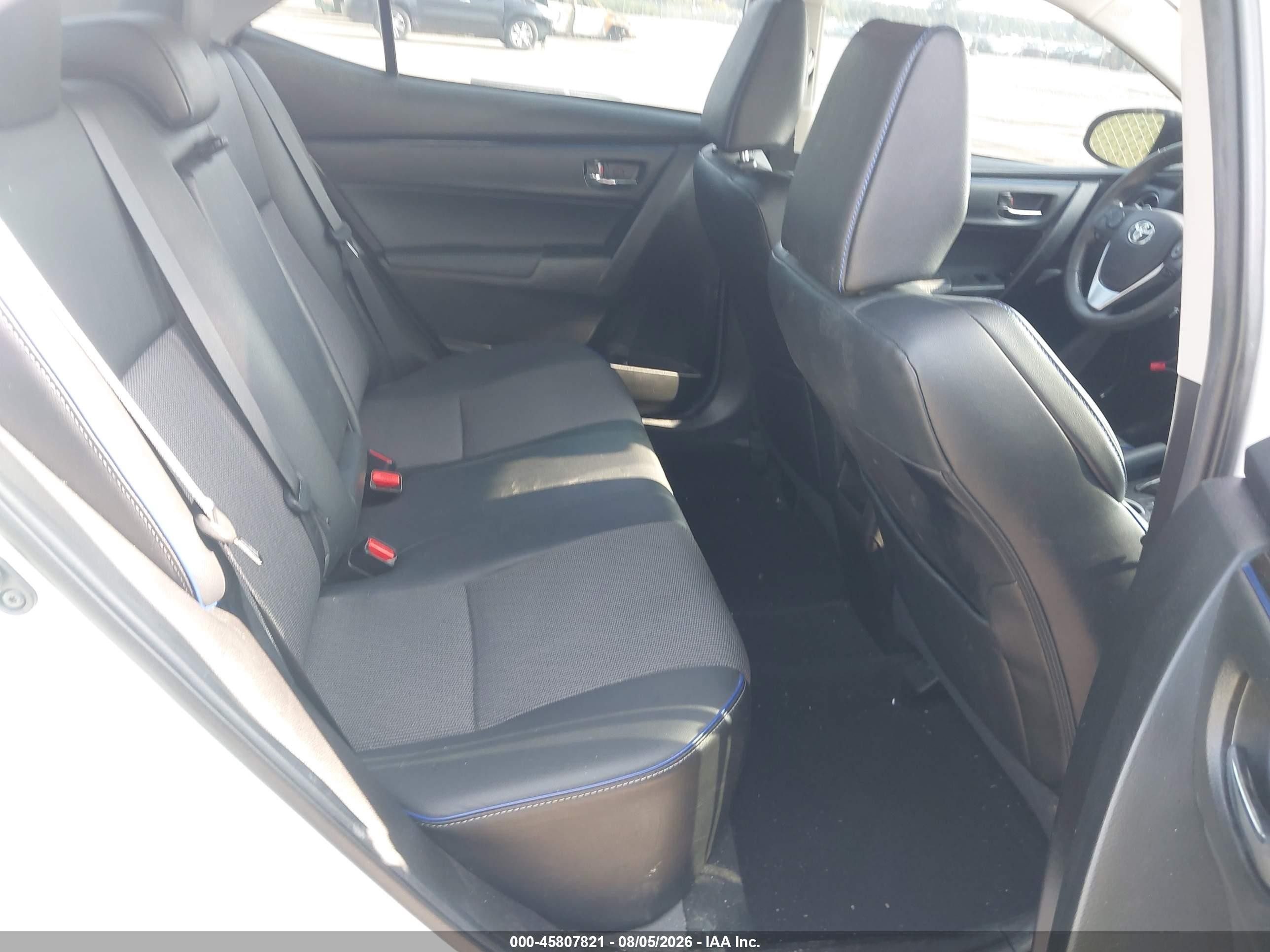 2018 Toyota Corolla Se White vin: 5YFBURHE2JP753182