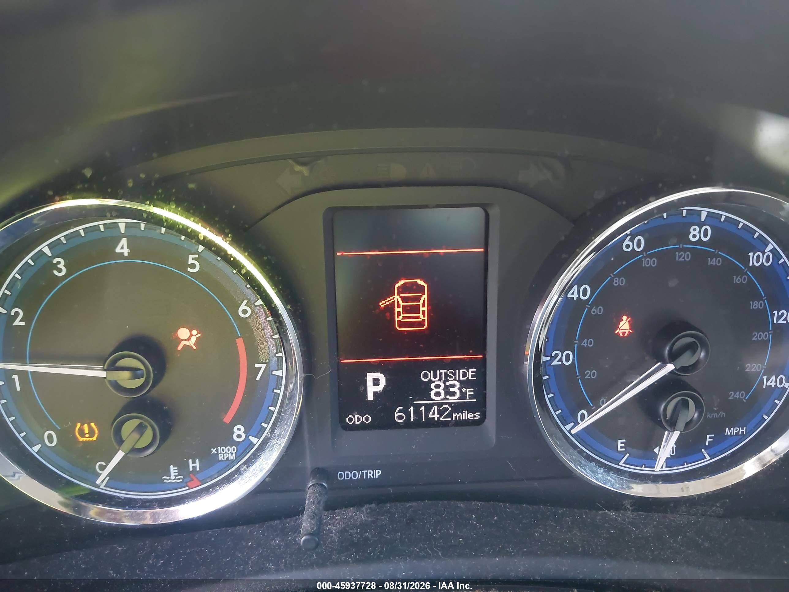 2018 Toyota Corolla Le Red vin: 5YFBURHE2JP770130